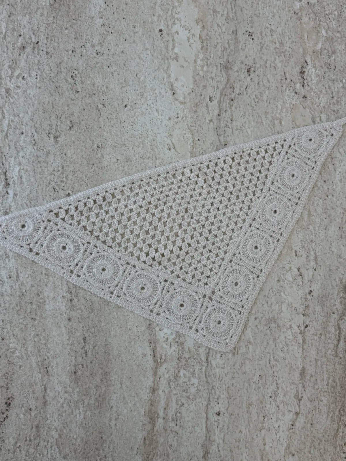 Krem Çiçek Tasarım Örgü Bandana