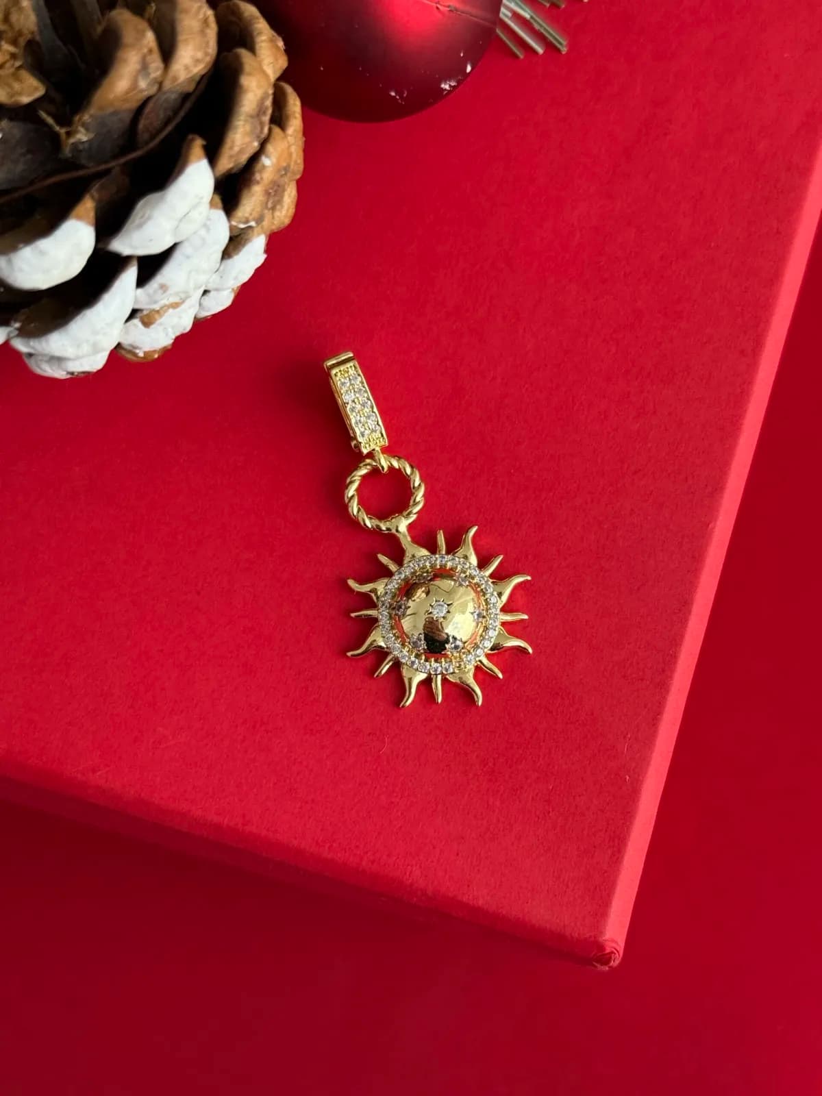 NS-Zirkon Taşlı Güneş Model Gold Charm Uç