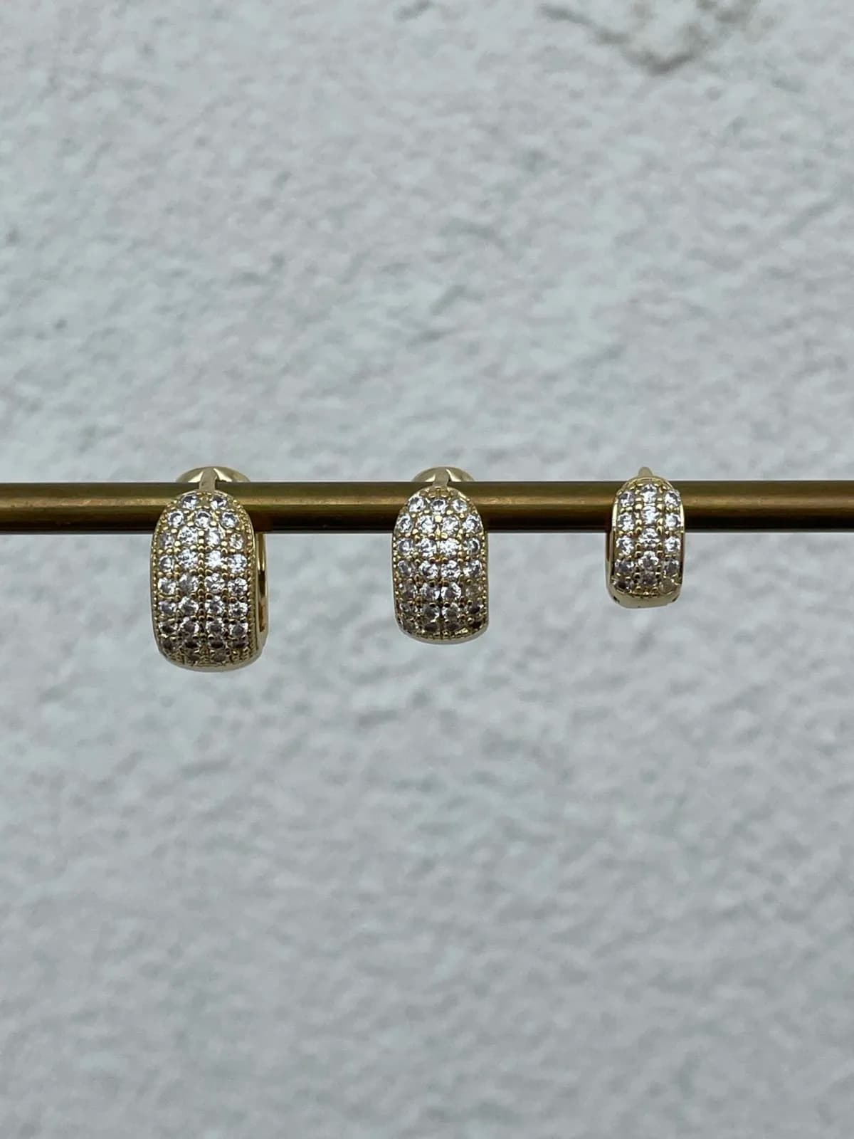 Özel Seri Zirkon Taşlı Üçlü Halka Gold Küpe Seti