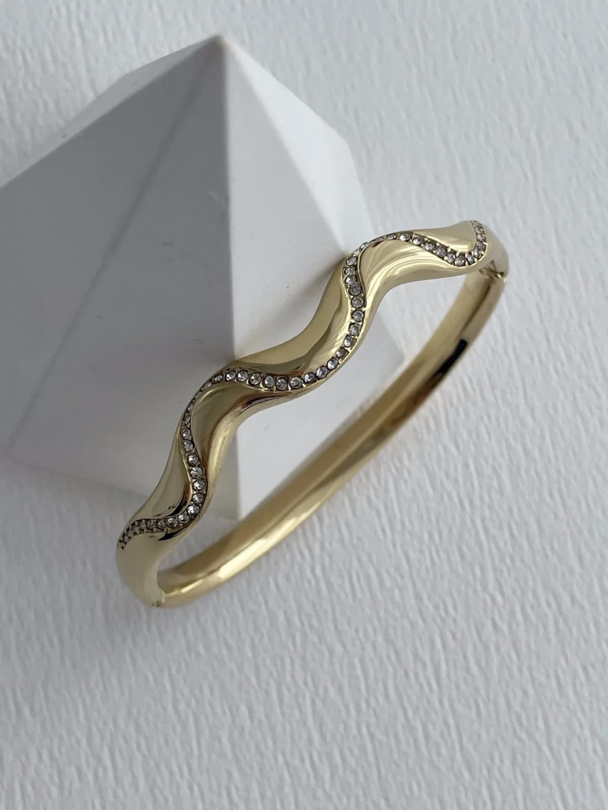 Çelik Zirkon Taşlı Zikzak Model Gold Bileklik