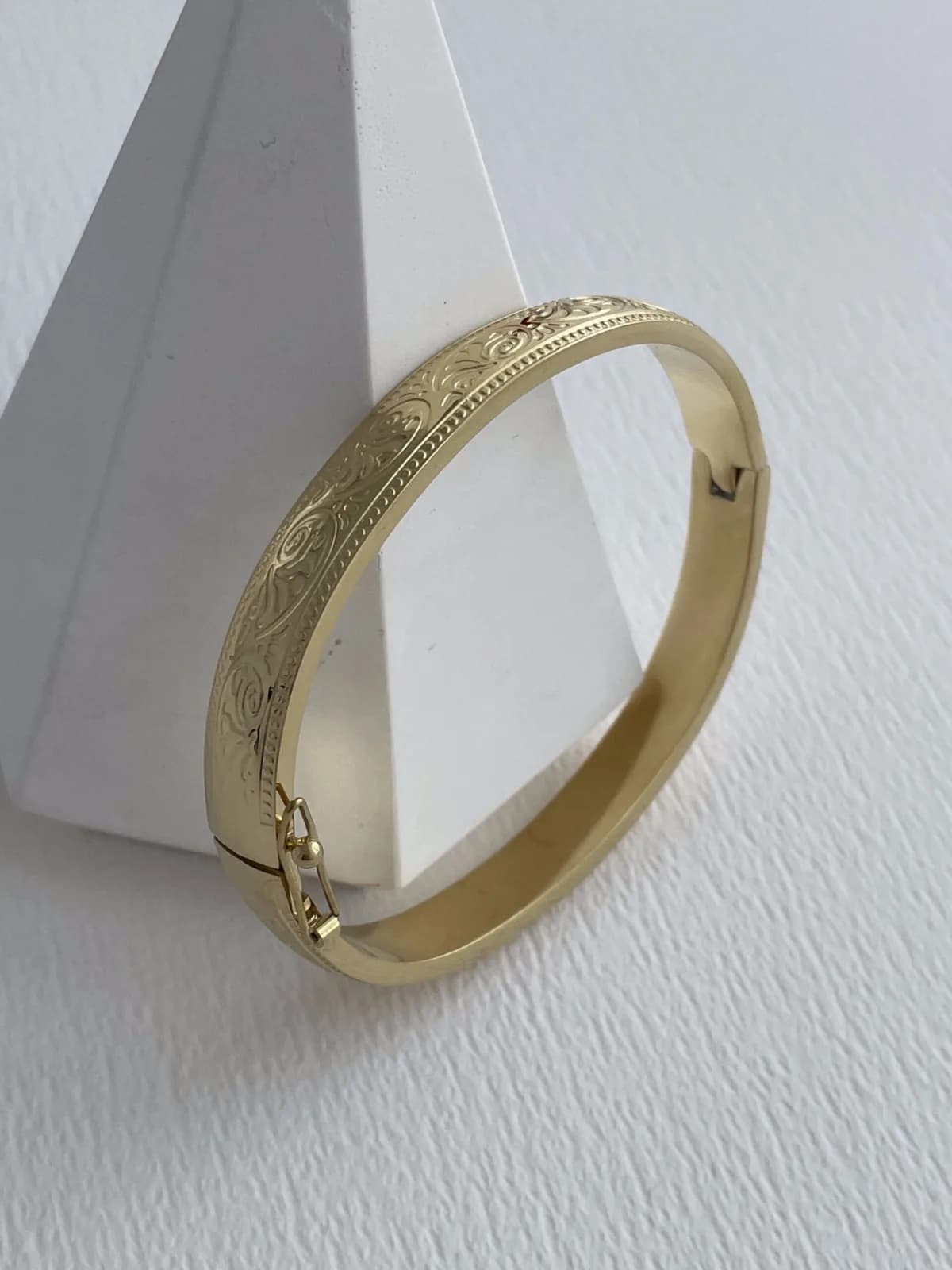 Çelik Desenli Gold Bileklik