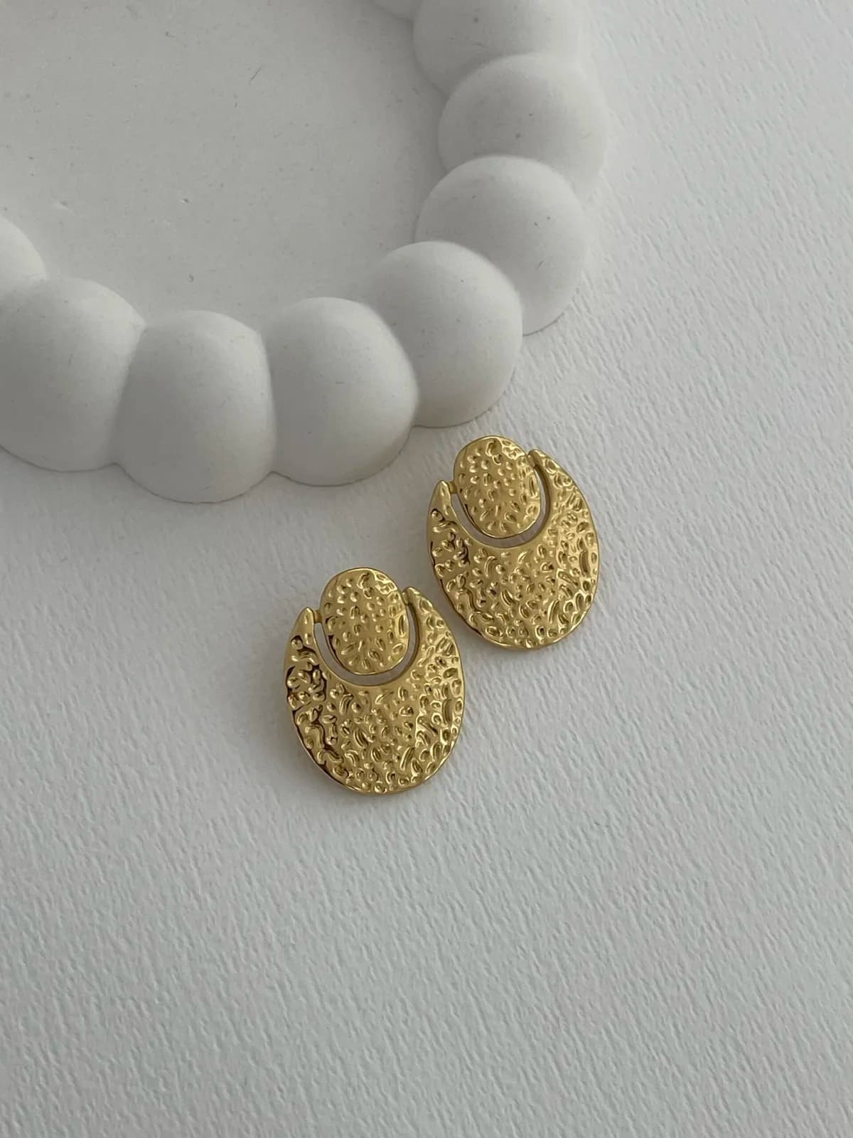 Çelik Desenli İç içe Oval Tasarım Gold Küpe