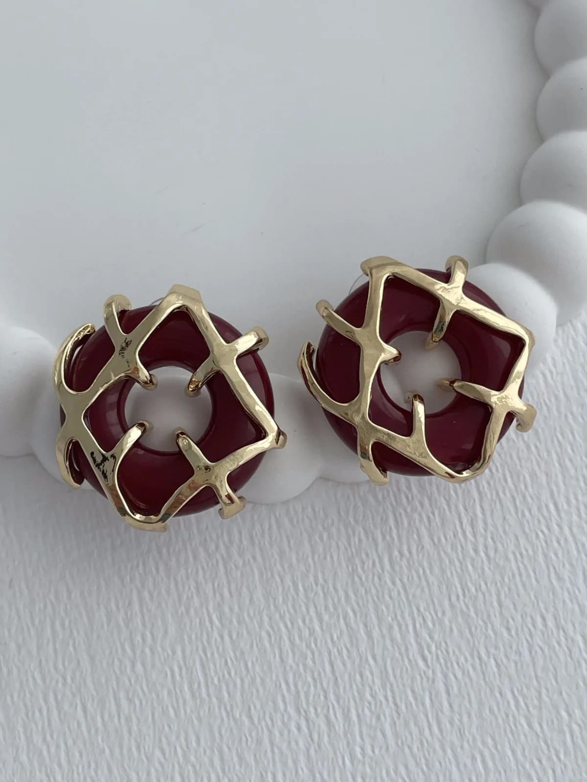 Özel Seri Bordo Mineli Gold X Detay Küpe