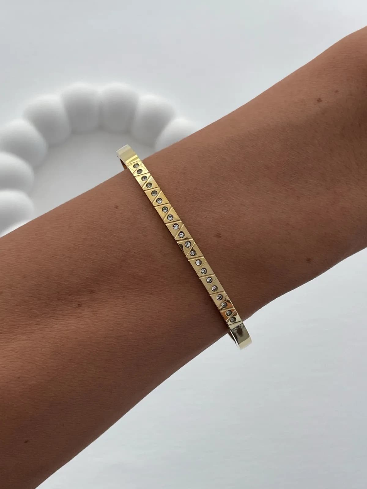 Çelik Geometrik Desen Zirkon Taşlı Gold Kelepçe Bileklik