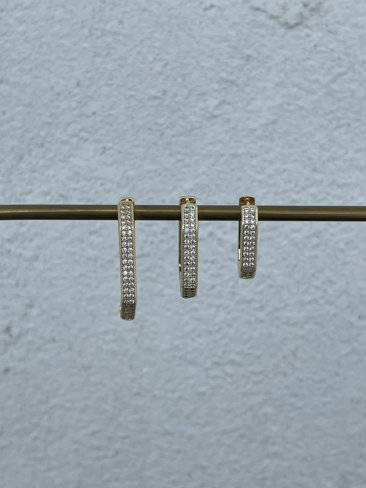 Özel Seri Zirkon Taşlı Altıgen Orta Gold Küpe