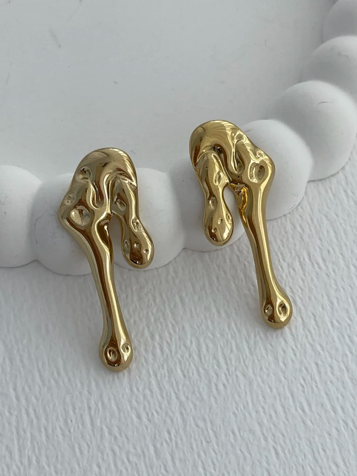 Çelik Desenli Damla Tasarım Gold Küpe