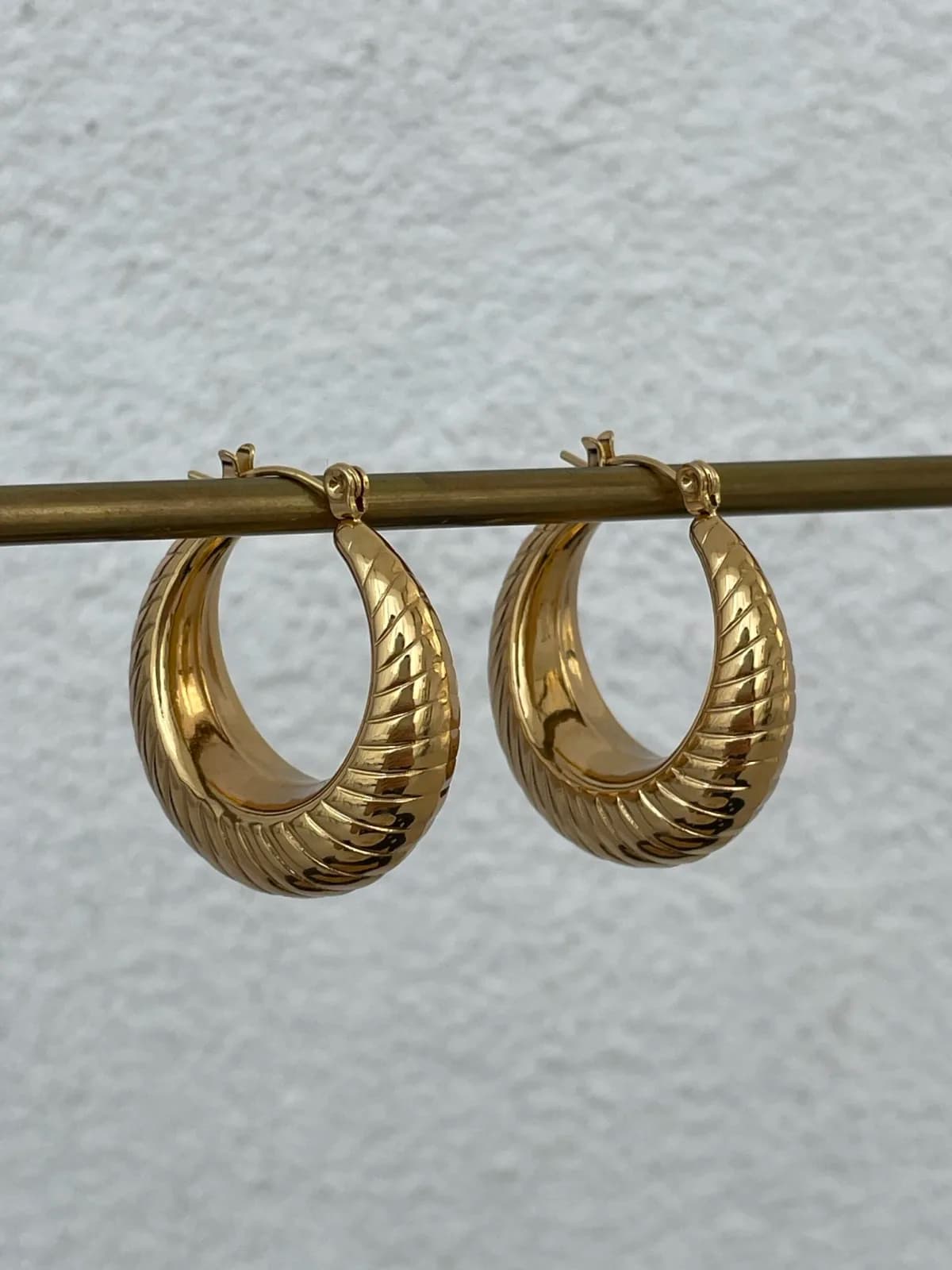 Çelik Tırtık Tasarım Gold Halka Küpe