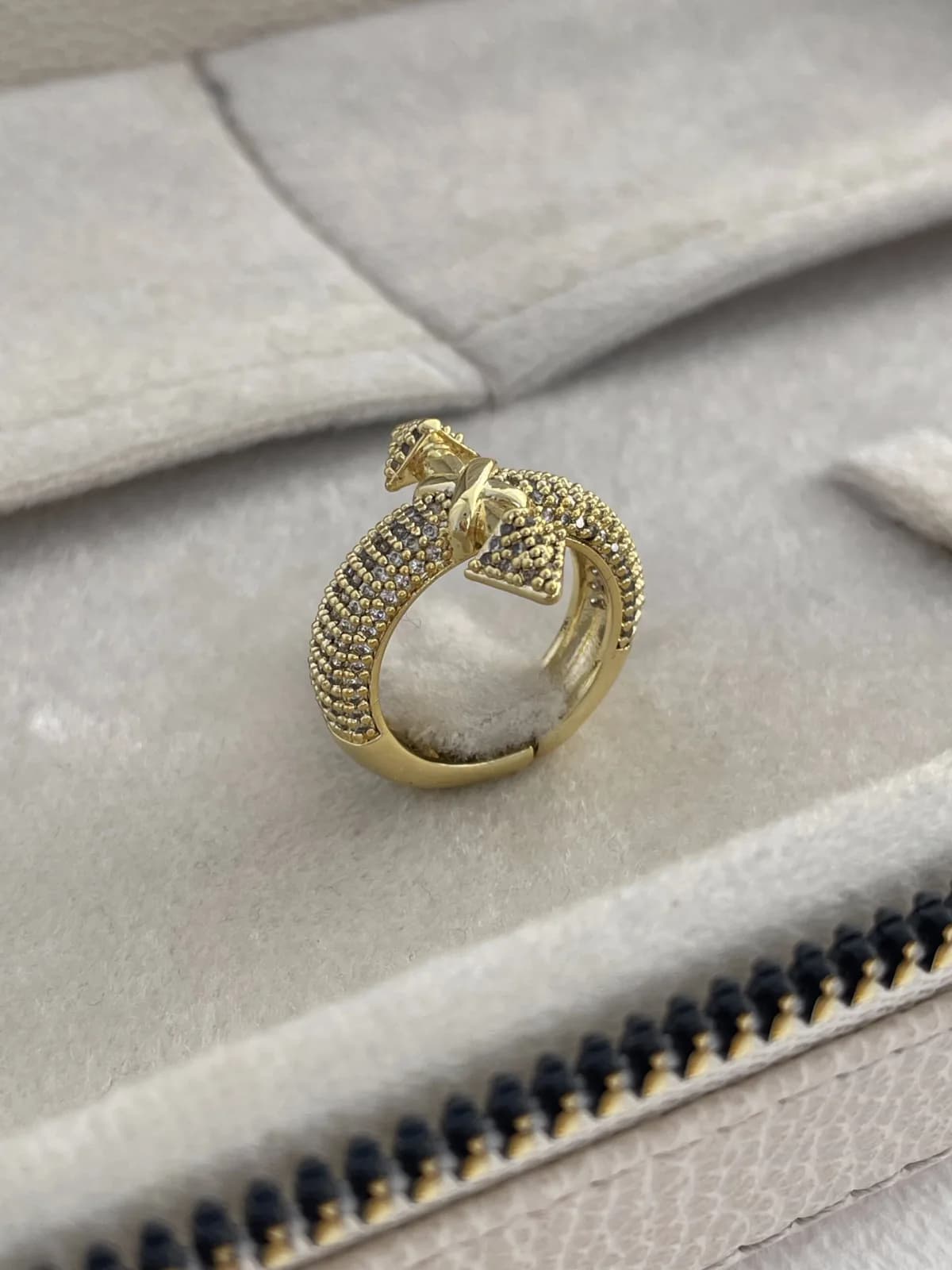 Özel Seri Ok Tasarım Zirkon Taşlı Ayarlanabilir Gold Yüzük