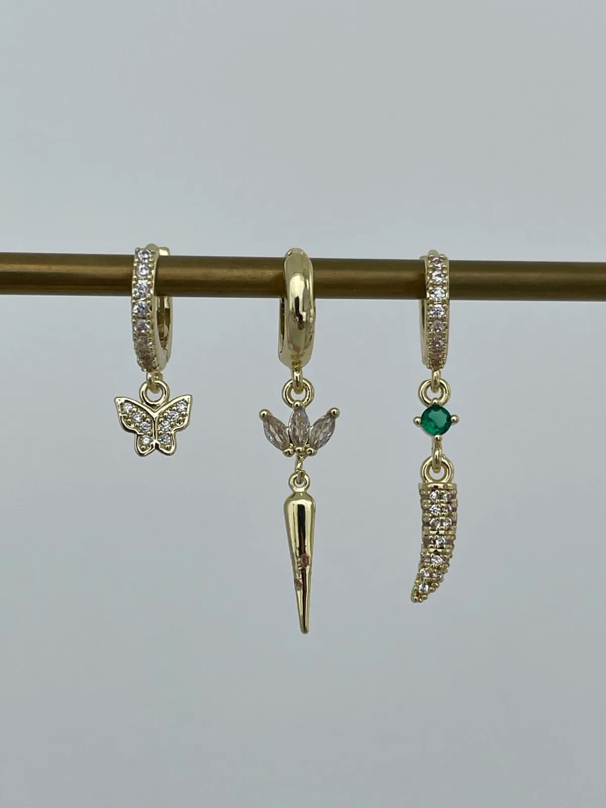 Özel Seri Zirkon Taşlı Yaprak &amp; Biber Tasarım Gold Üçlü Küpe Set