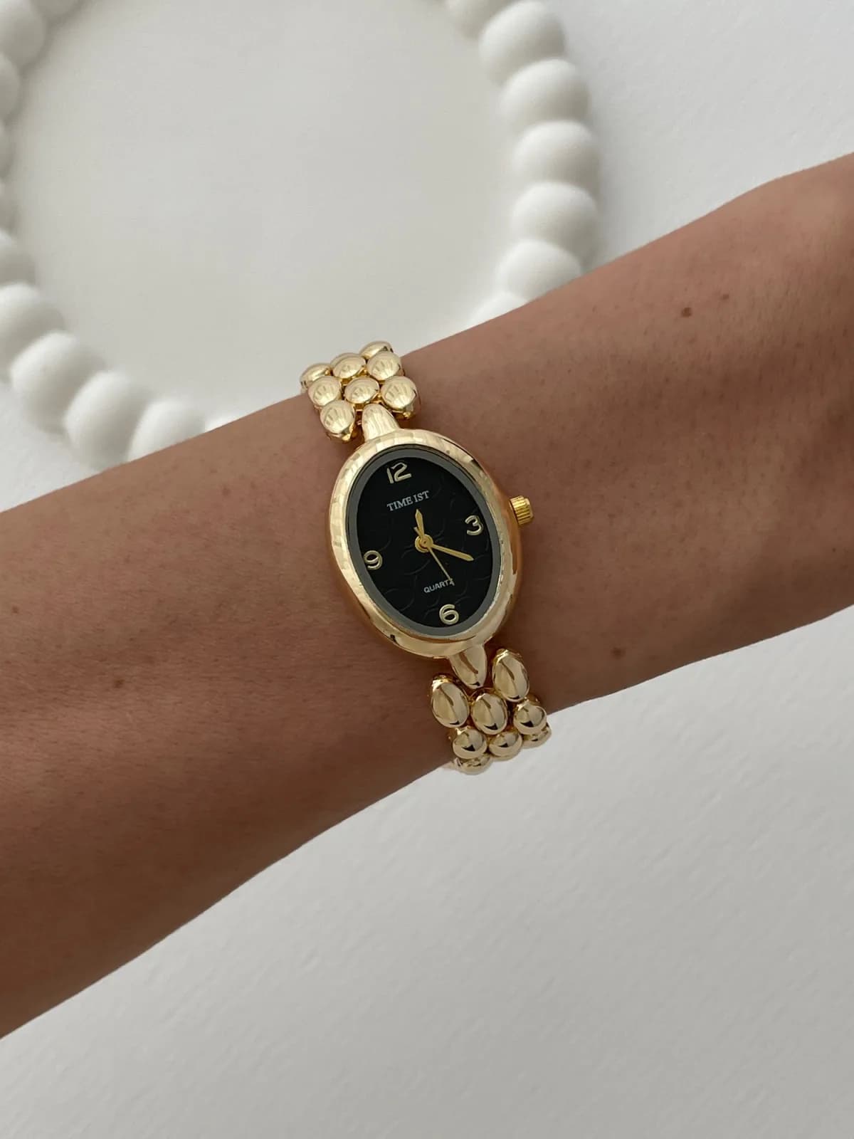 Oval Tasarım Kadranı Siyah Gold Vintage Saat