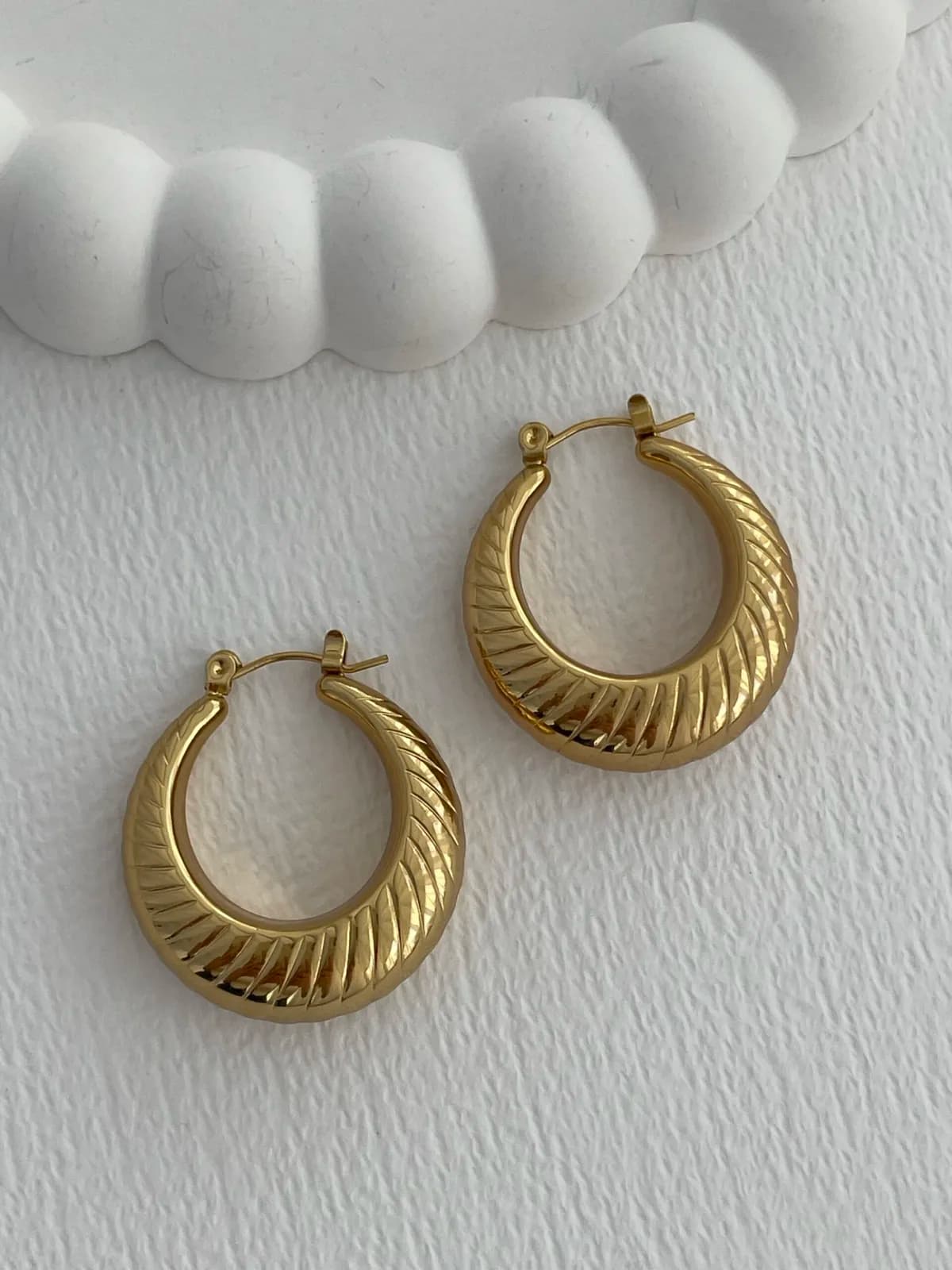 Çelik Tırtık Tasarım Gold Halka Küpe
