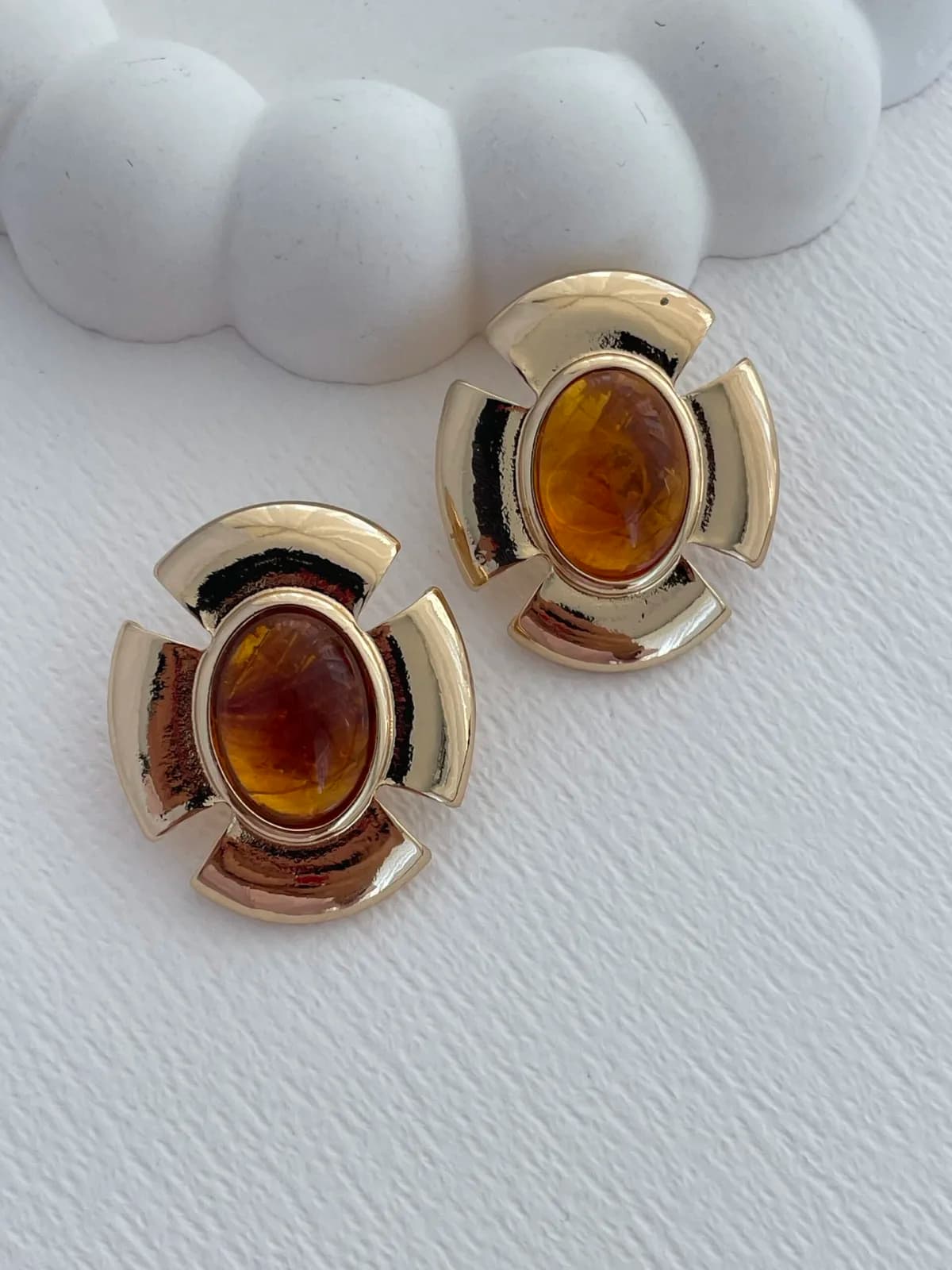 Özel Seri Kahverengi Mineli Çiçek Tasarım Gold Küpe