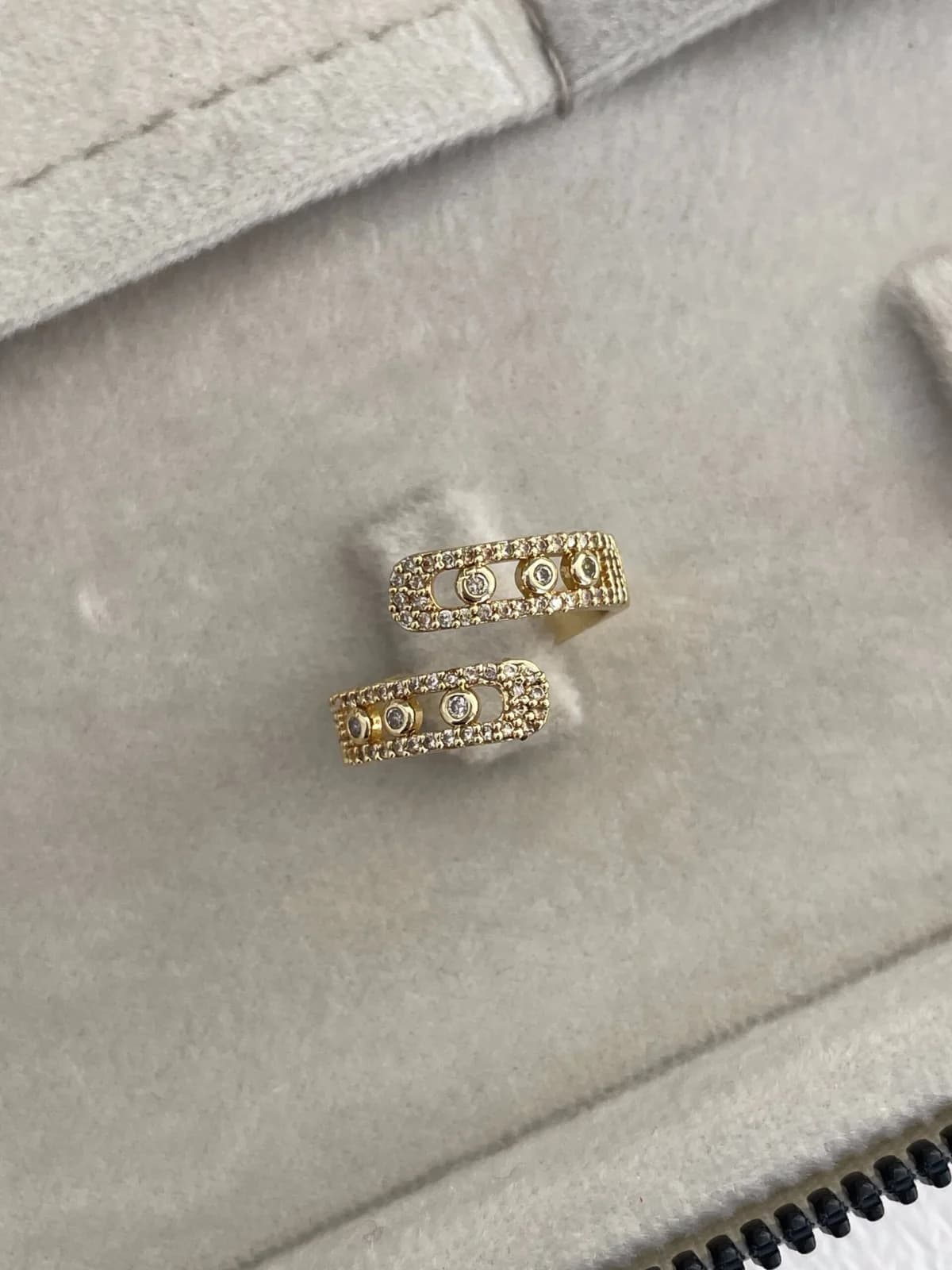 Özel Seri Marka Model Sarmal Zirkon Taşlı Gold Ayarlanabilir Yüzük