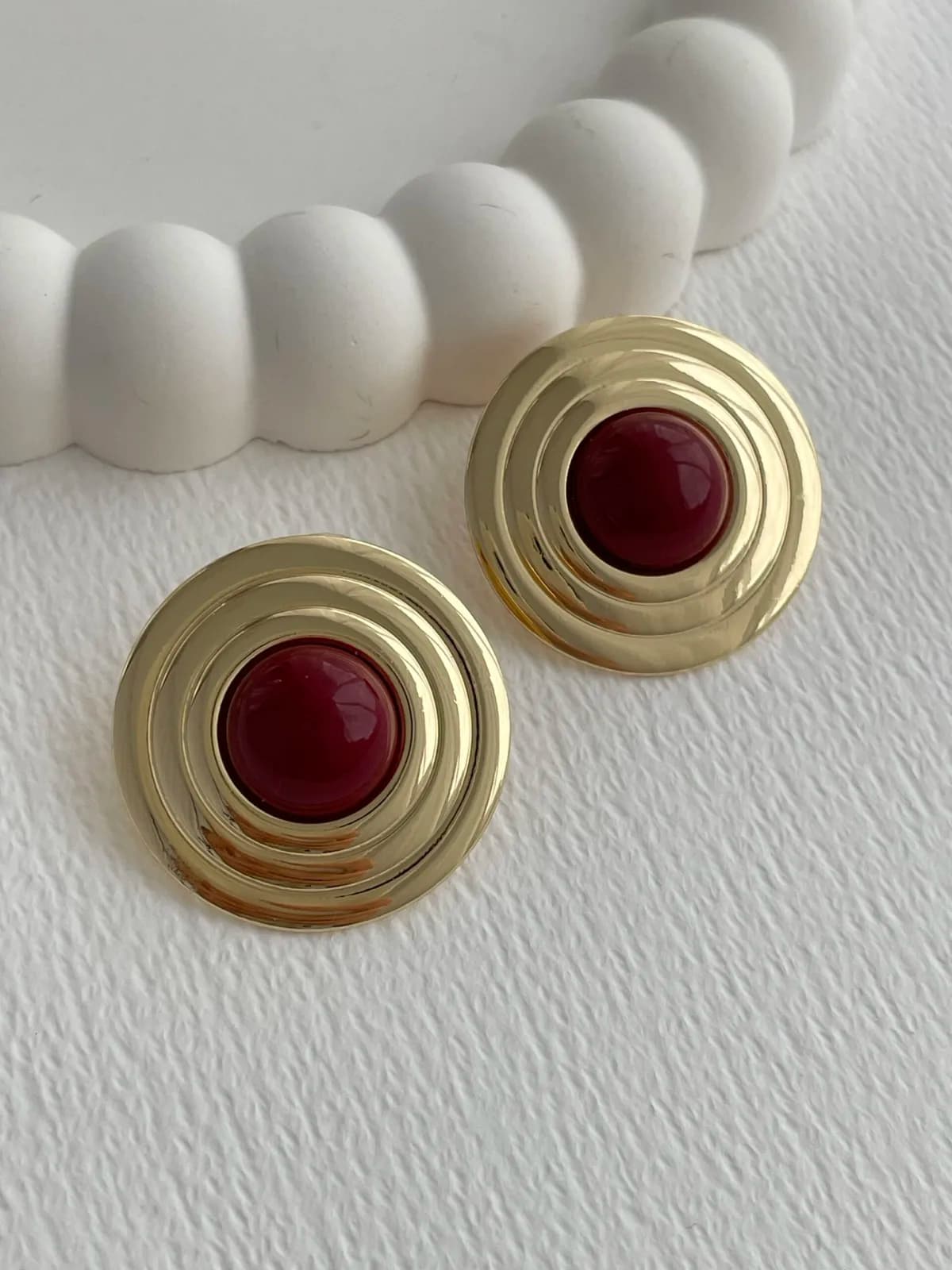Özel Seri İçe İçe Halka Tasarım Bordo Mineli Gold Küpe