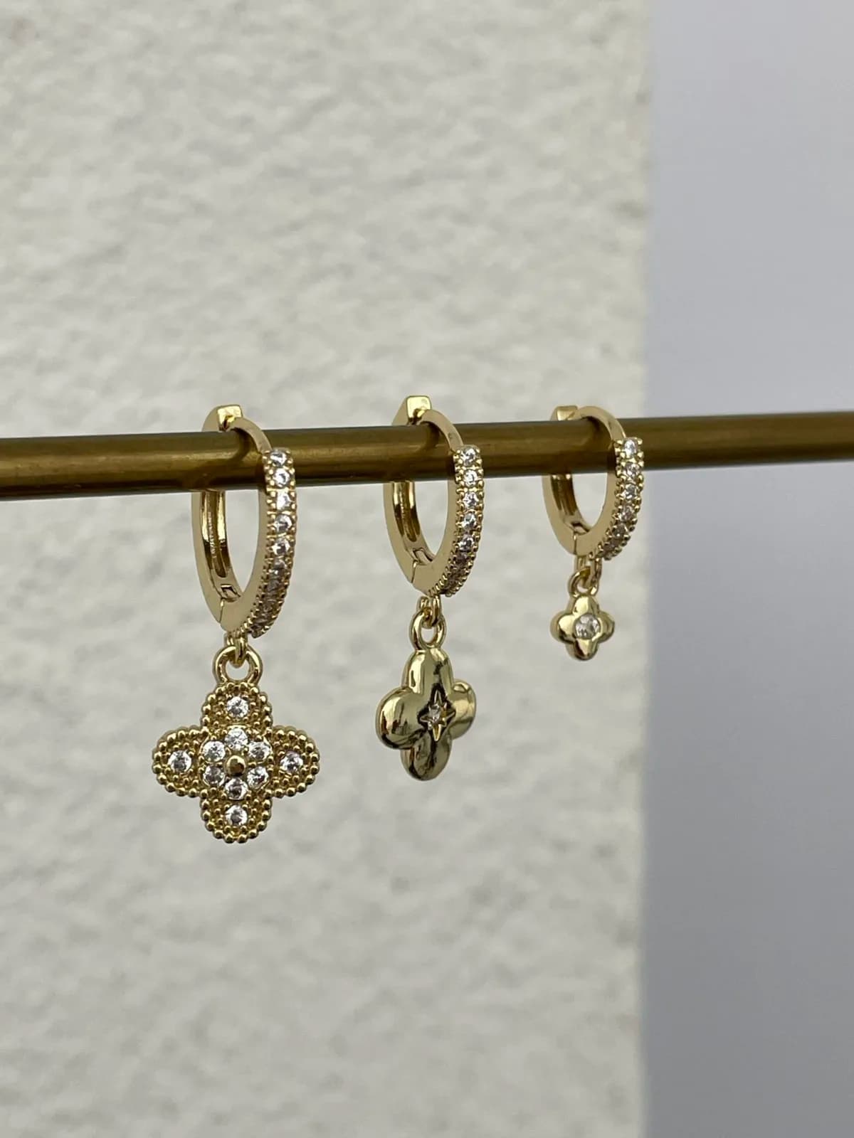 Özel Seri Zirkon Taşlı Çiçek Üçlü Halka Gold Küpe Seti