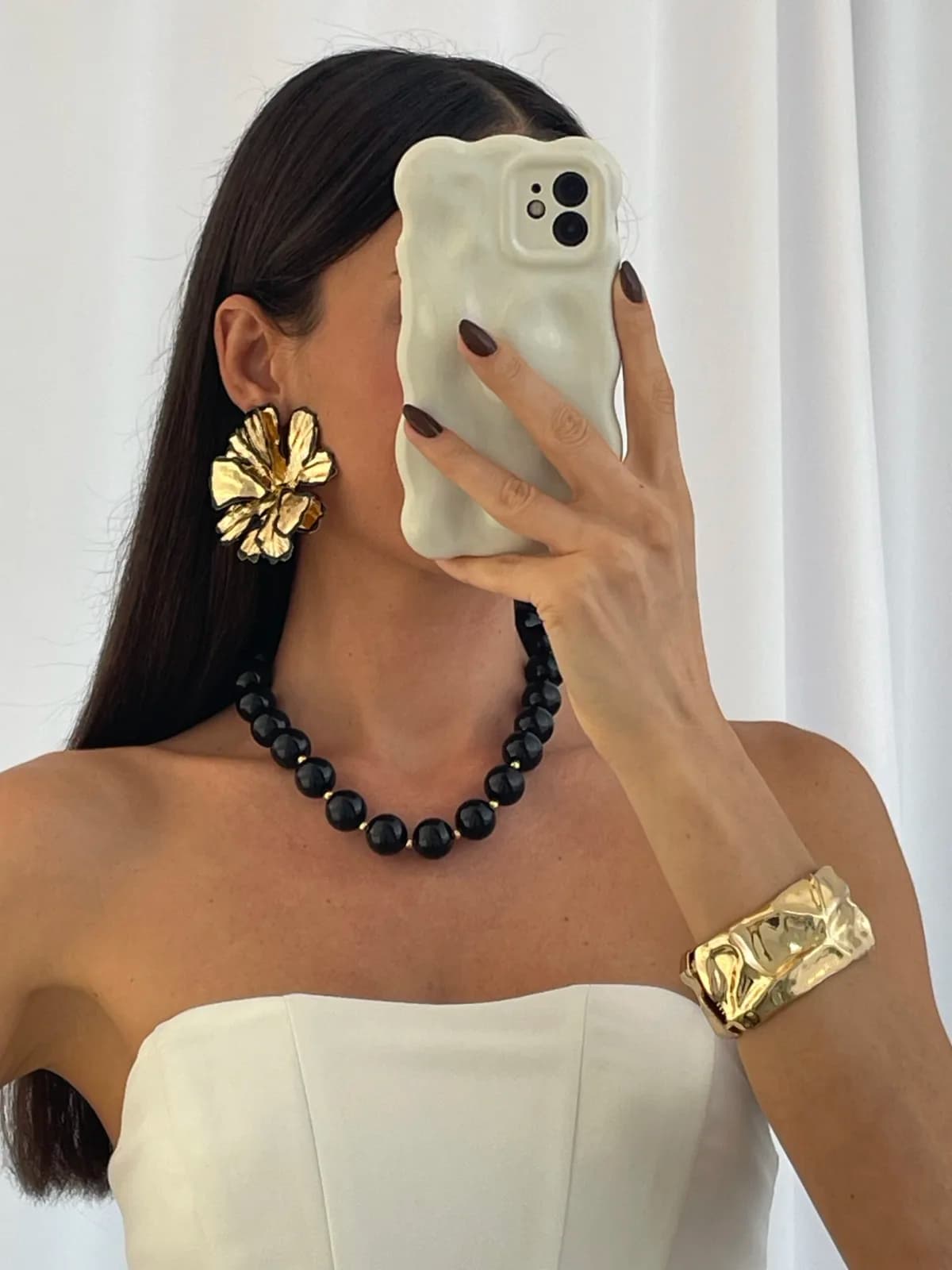 Özel Seri Gold Detay Siyah Top Kolye