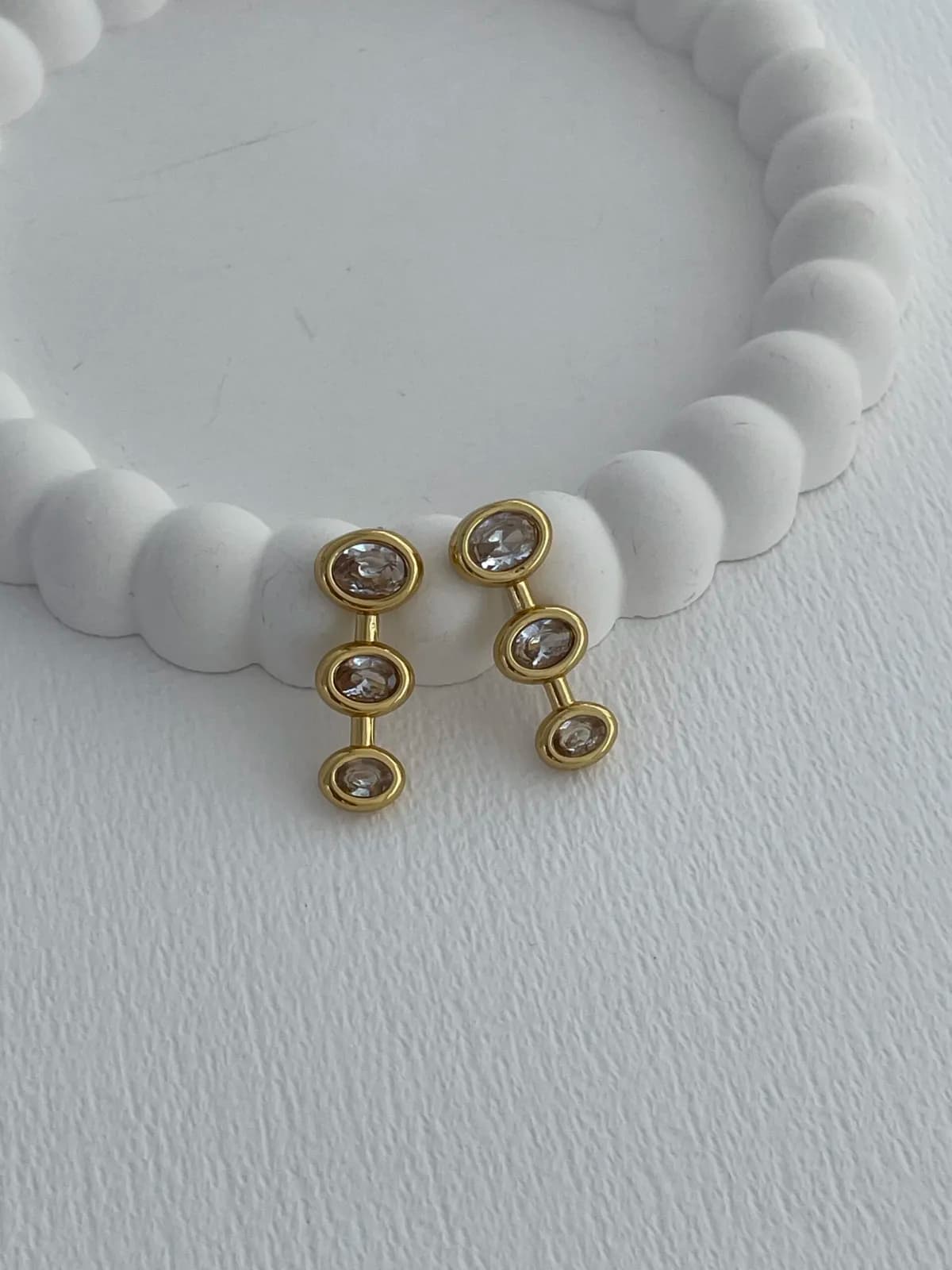 Çelik Baget Taşlı Üçlü Oval Tasarım Gold Küpe