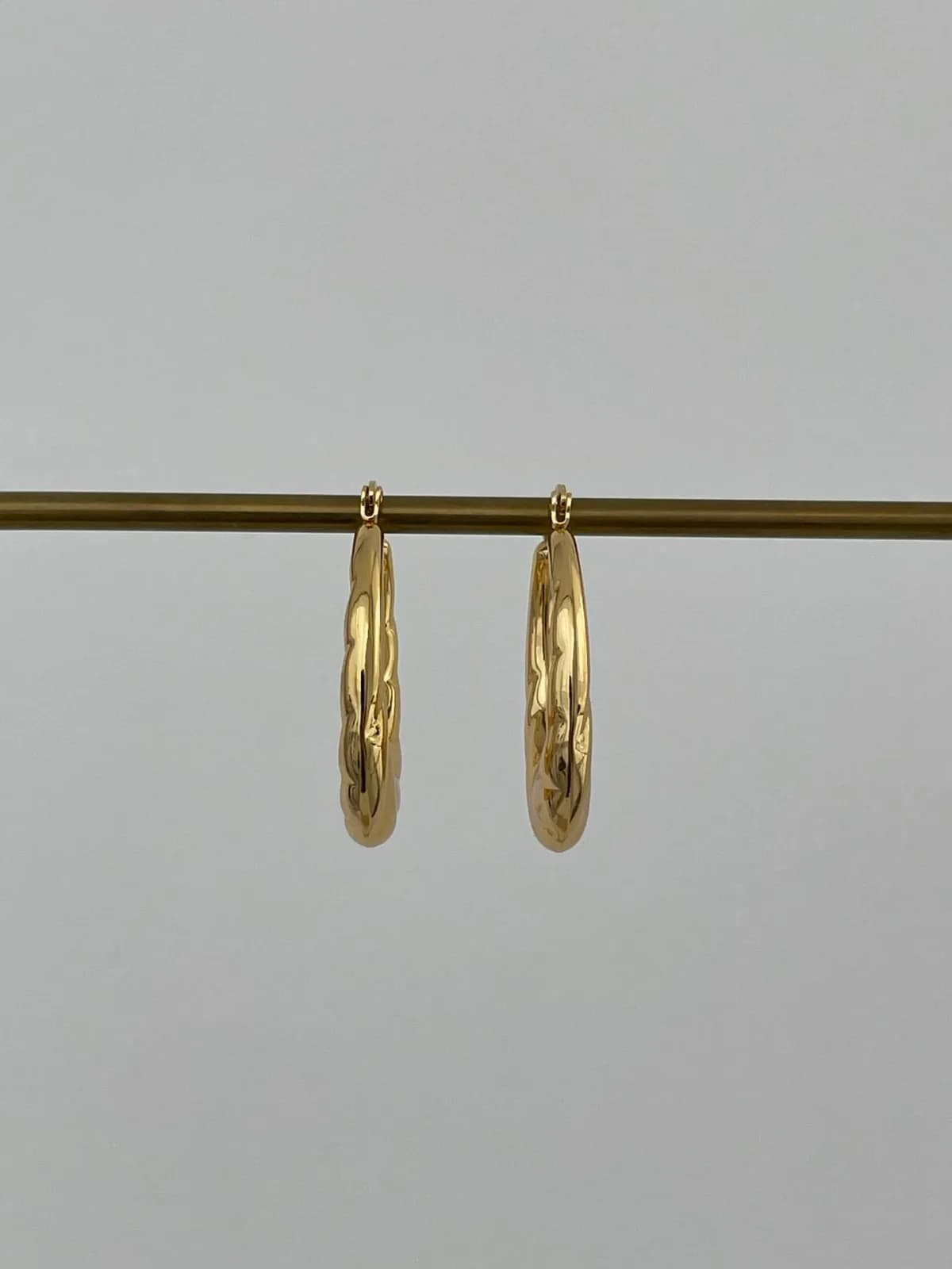 Çelik Desenli Oval Tasarım Gold Halka Küpe
