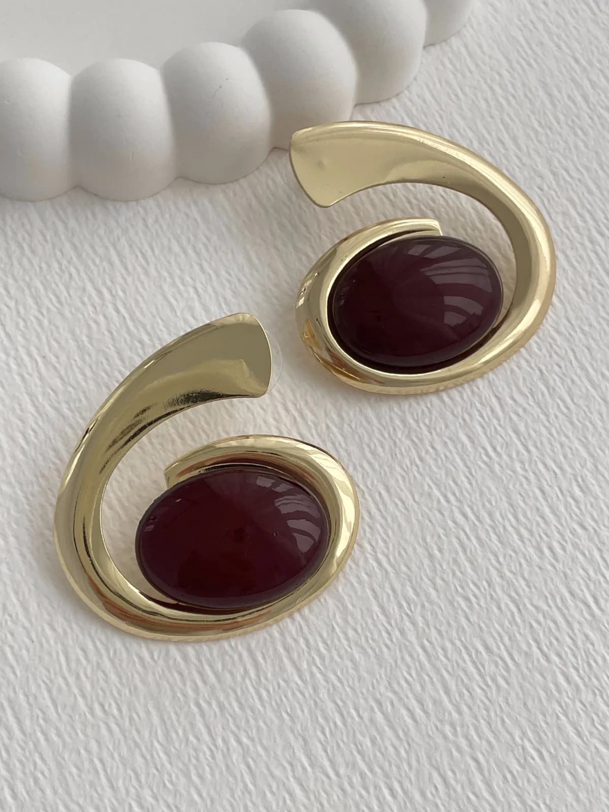 Özel Seri Bordo Kemik Detay Oval Tasarım Gold Küpe