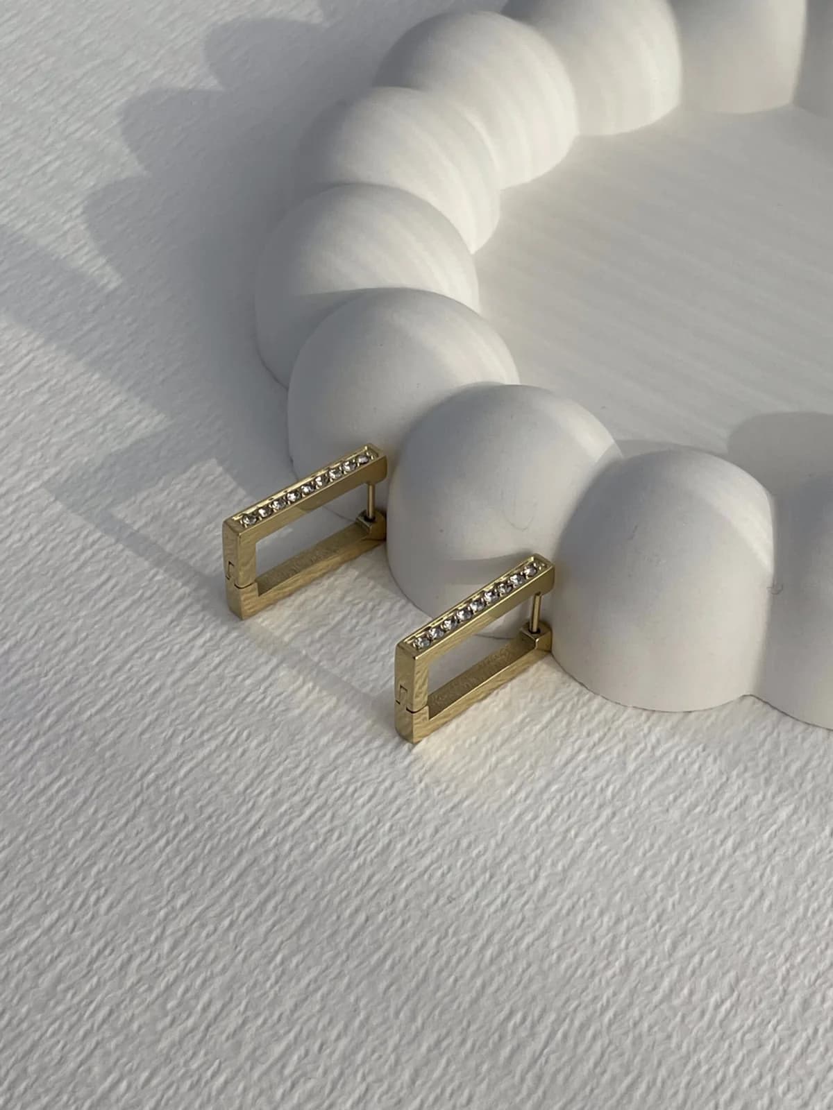 Çelik Zİrkon Taşlı Dikdörtgen Model Gold Küpe