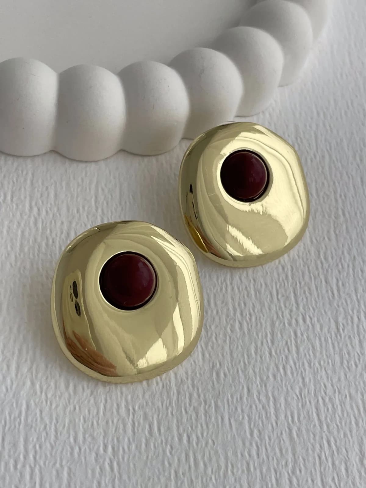 Özel Seri Bordo Mineli Yuvarlak Tasarım Gold Küpe