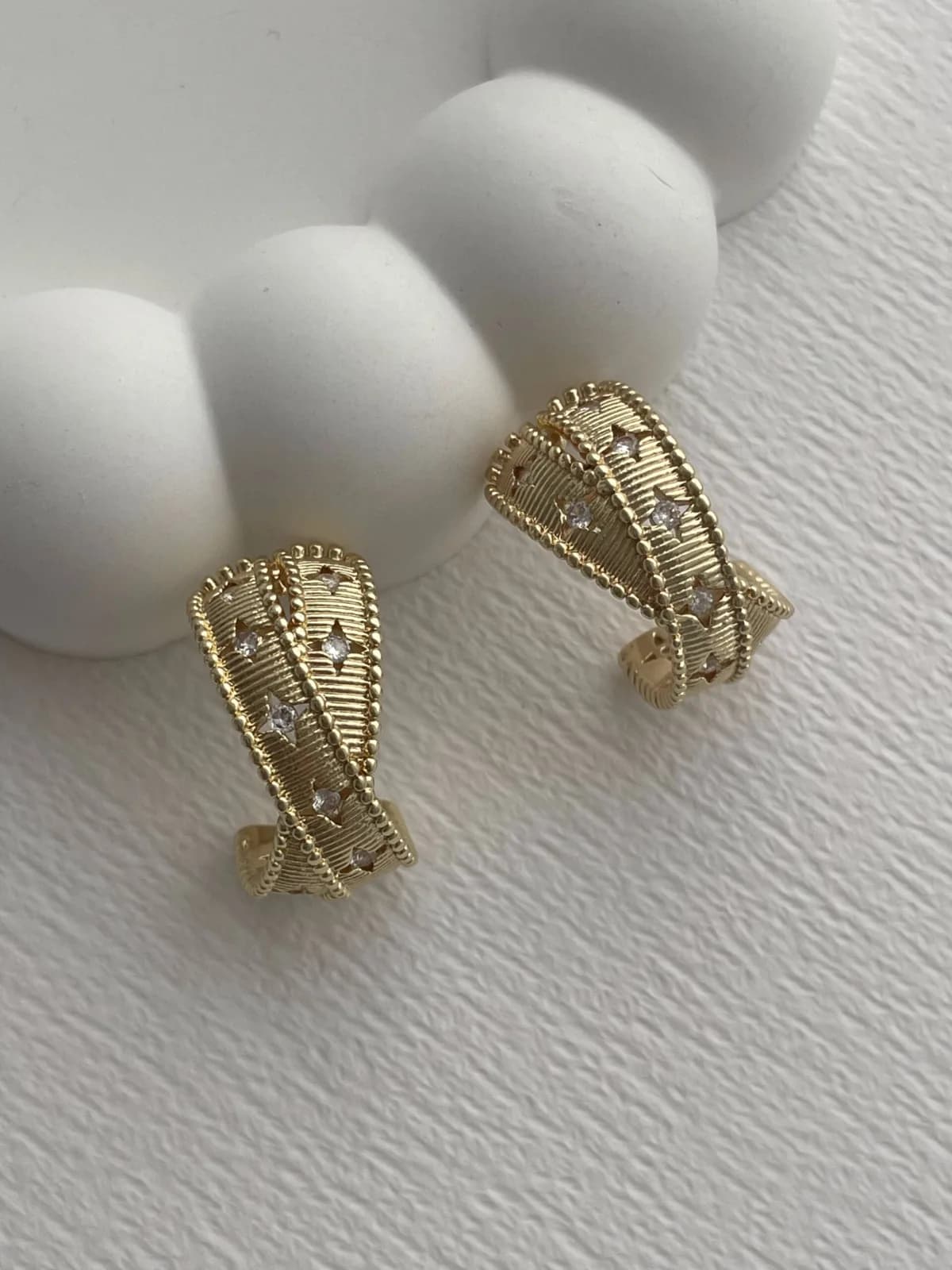 Özel Seri Marka Model Yıldız Detay Gold Küpe