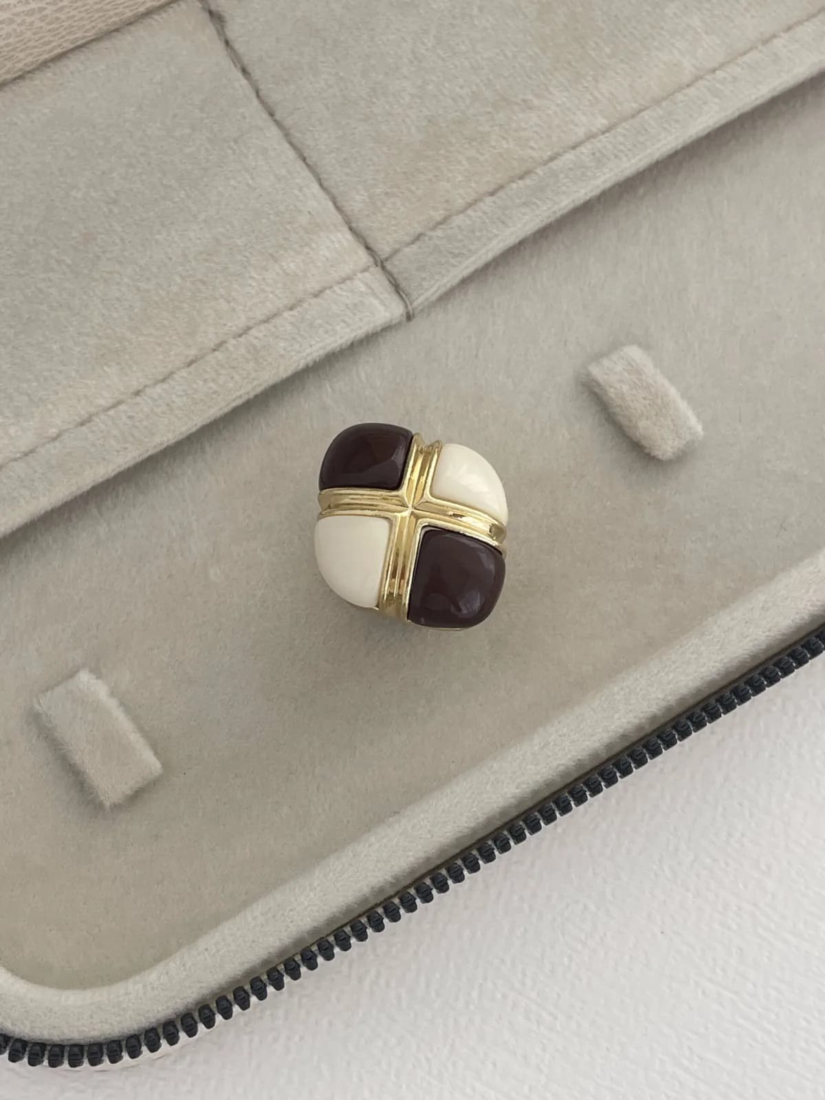 Özel Seri Kahverengi &amp; Krem Taşlı Gold Yüzük 18mm
