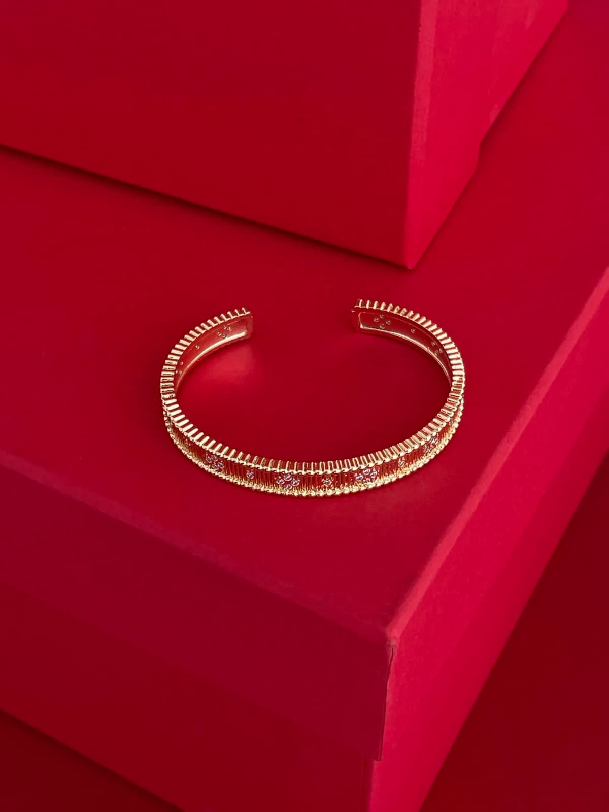 NS-Zirkon Taşlı Marka Model Sıkıştırılabilir Gold Bileklik