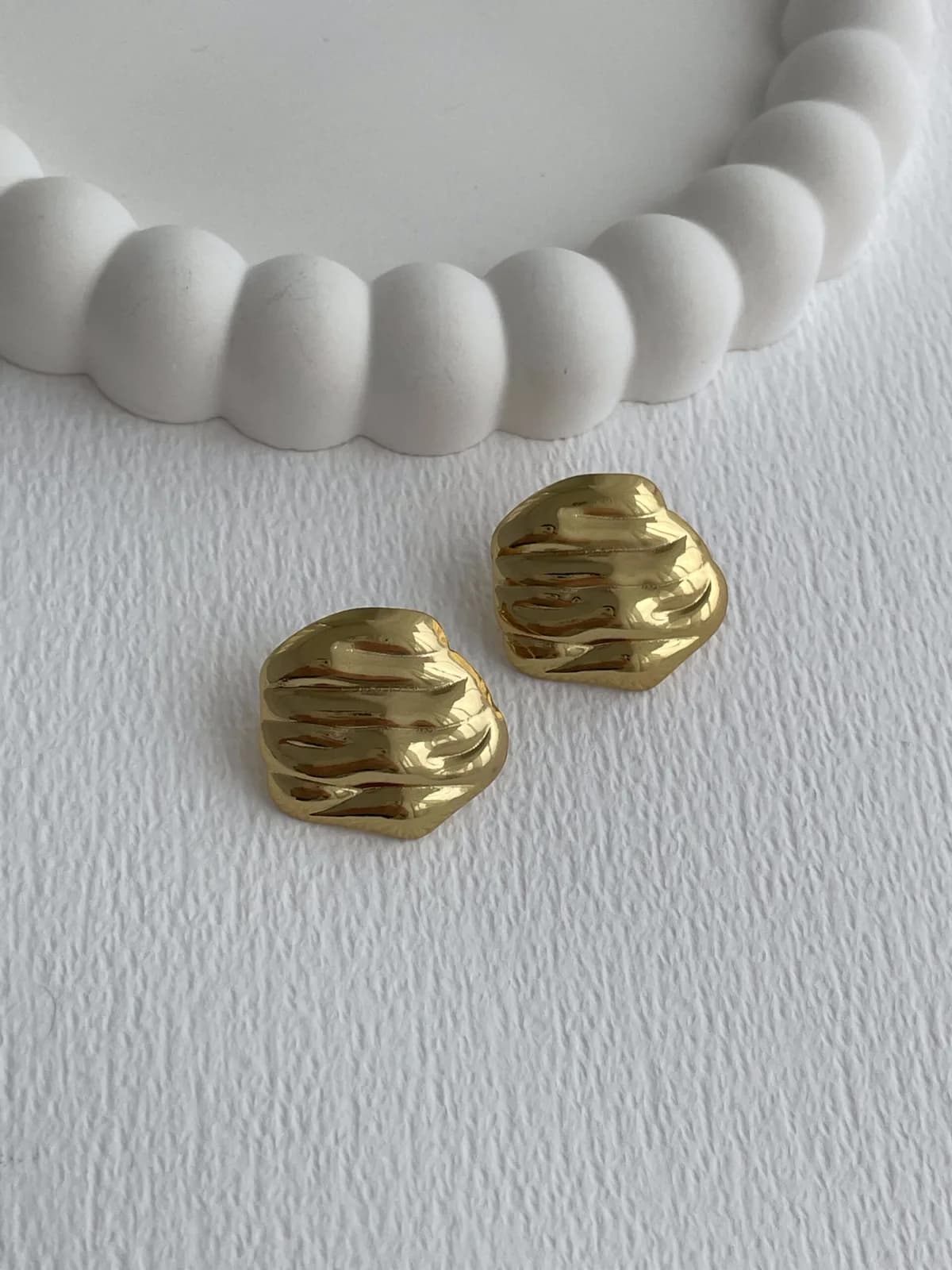 Çelik Çizgi Desen Geometrik Tasarım Gold Küpe