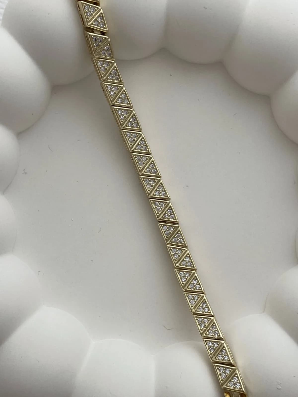 Özel Seri Zirkon Taşlı Üçgen Tasarım Gold Bileklik