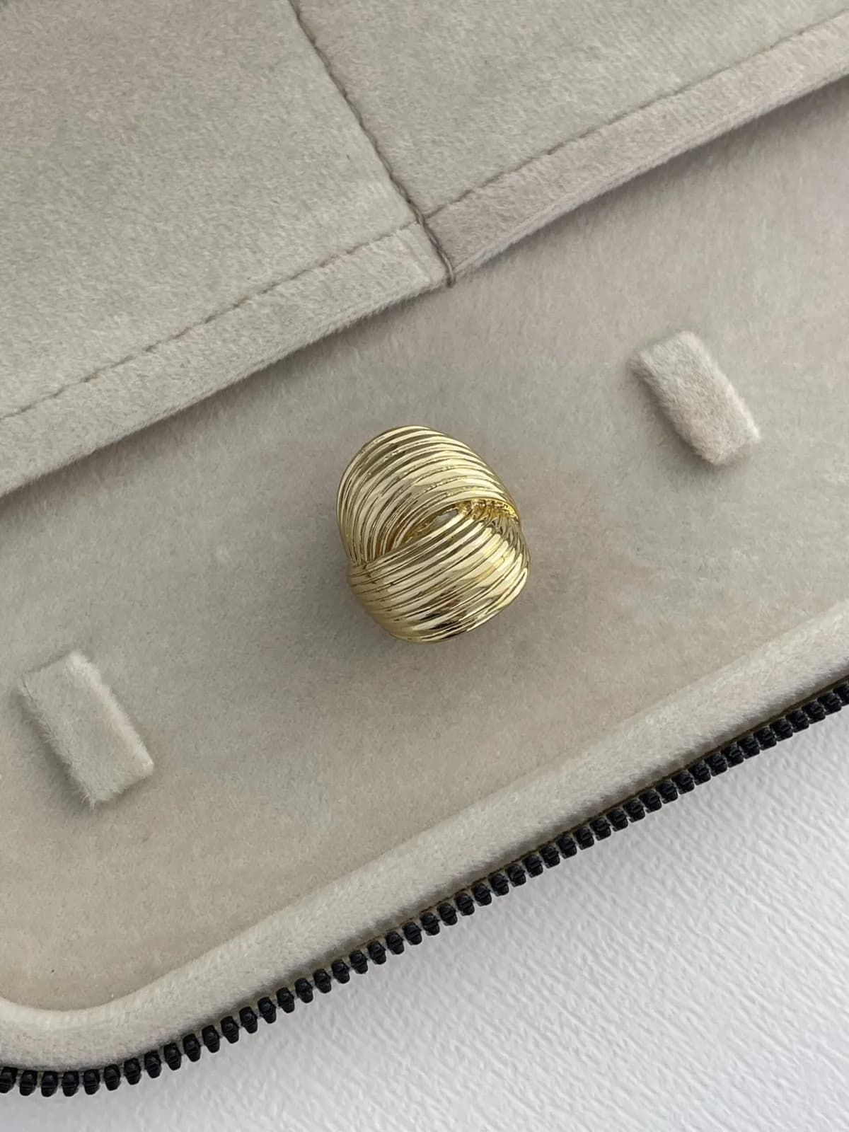 Özel Seri İç İçe Tırtık Tasarım Gold Yüzük