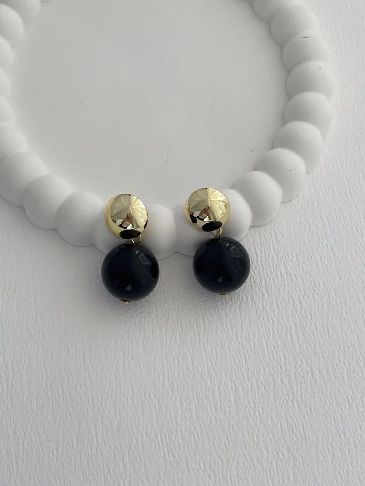 Özel Seri Gold Detay Siyah Top Küpe