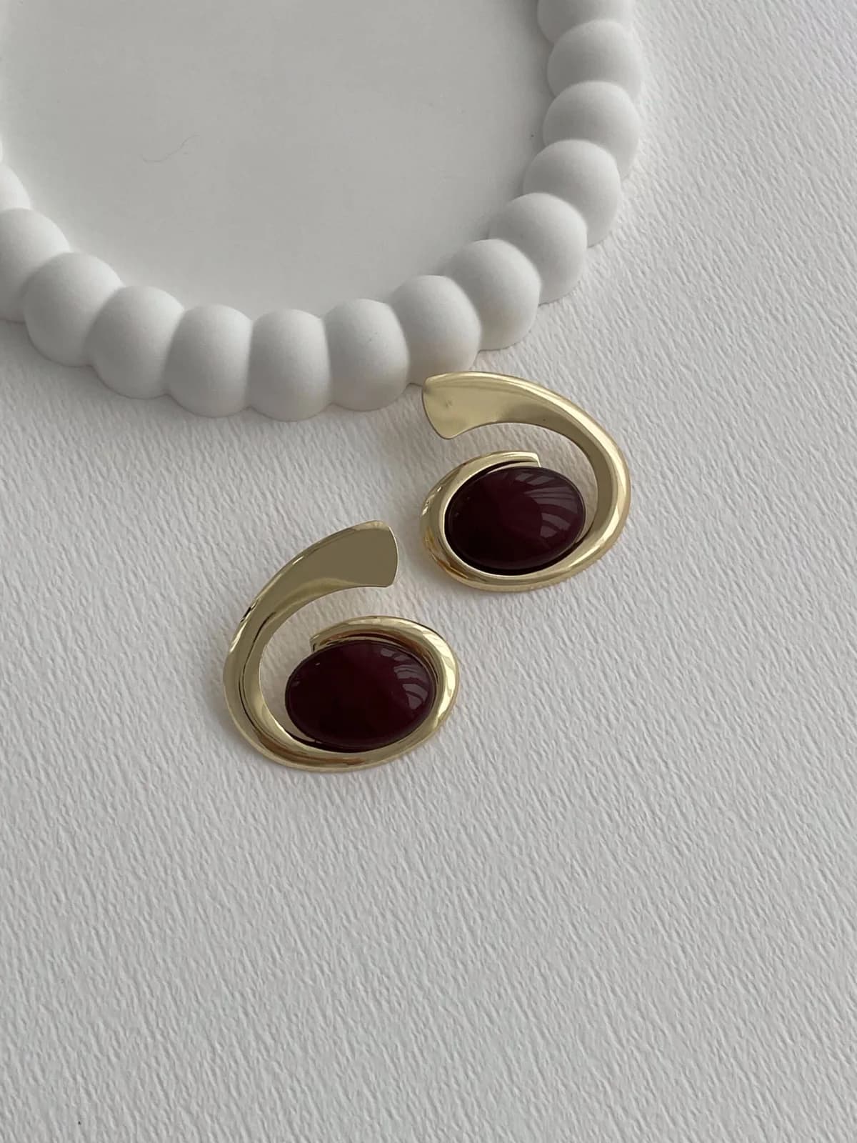 Özel Seri Bordo Kemik Detay Oval Tasarım Gold Küpe