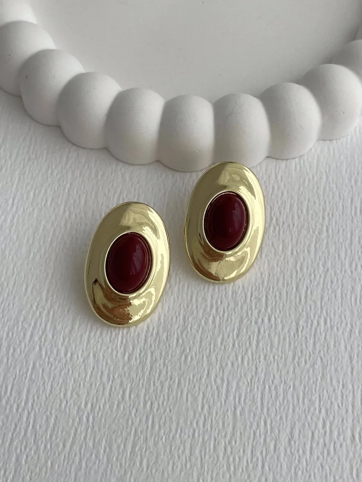 Özel Seri Bordo Mineli Oval Tasarım Gold Küpe
