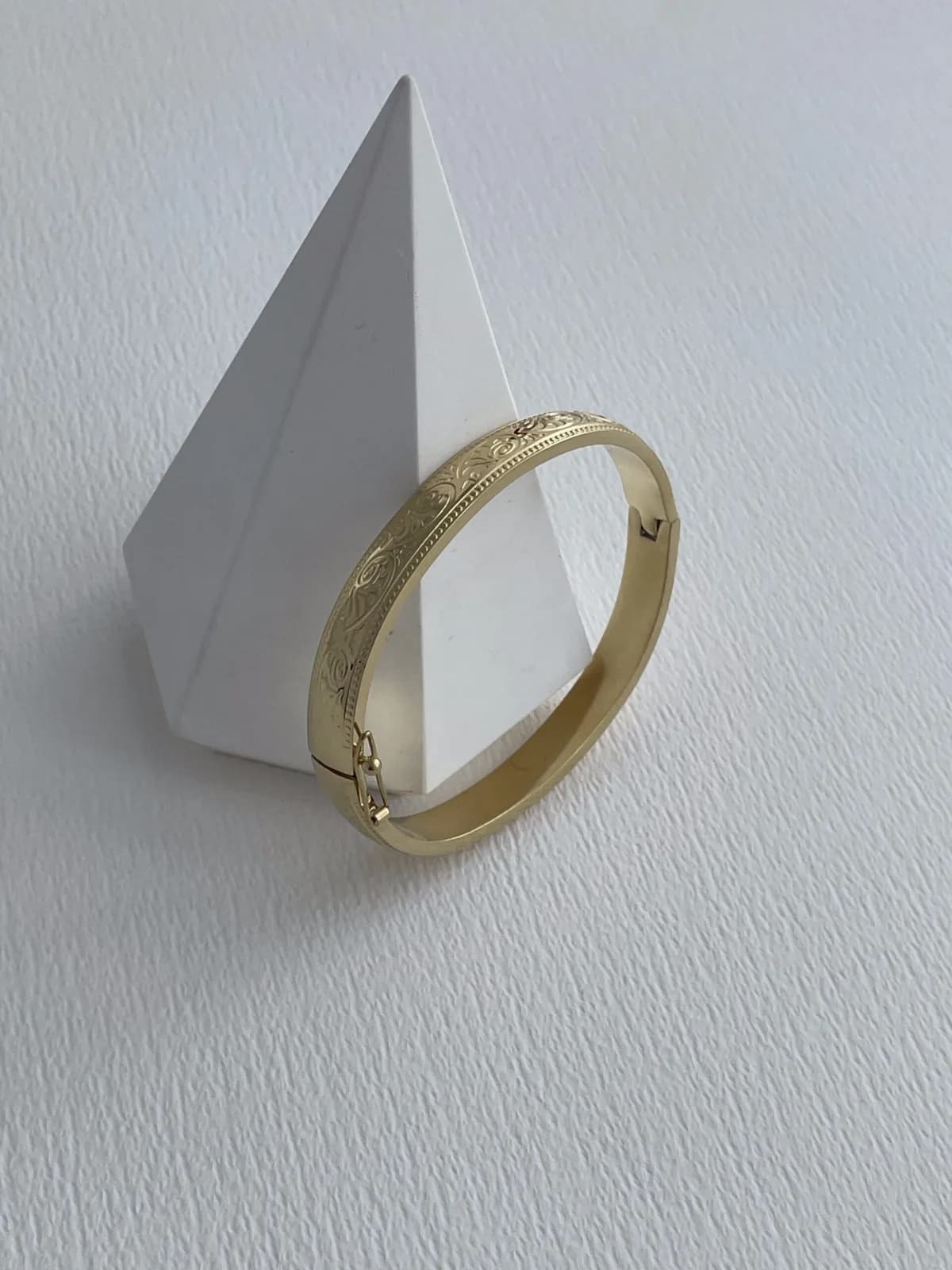 Çelik Desenli Gold Bileklik