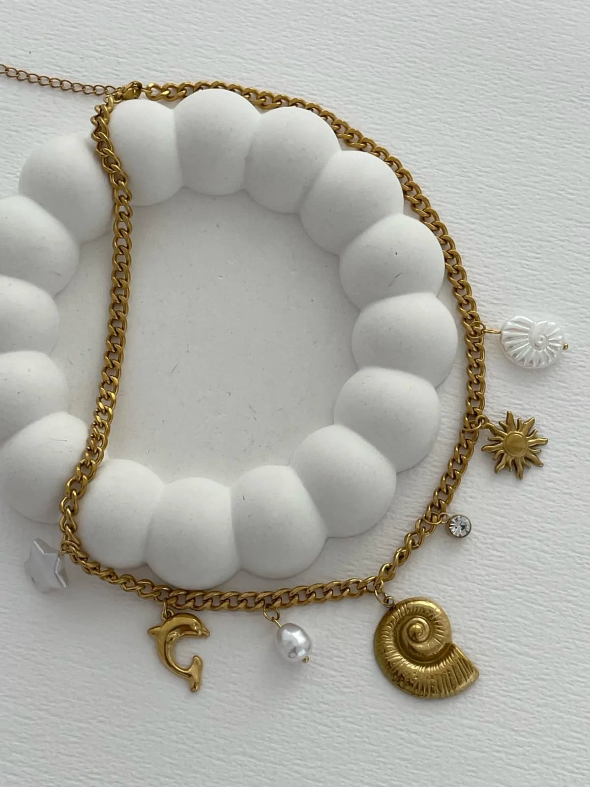 Çelik İnci Detay Deniz Kabuğu Charm Gold Kolye