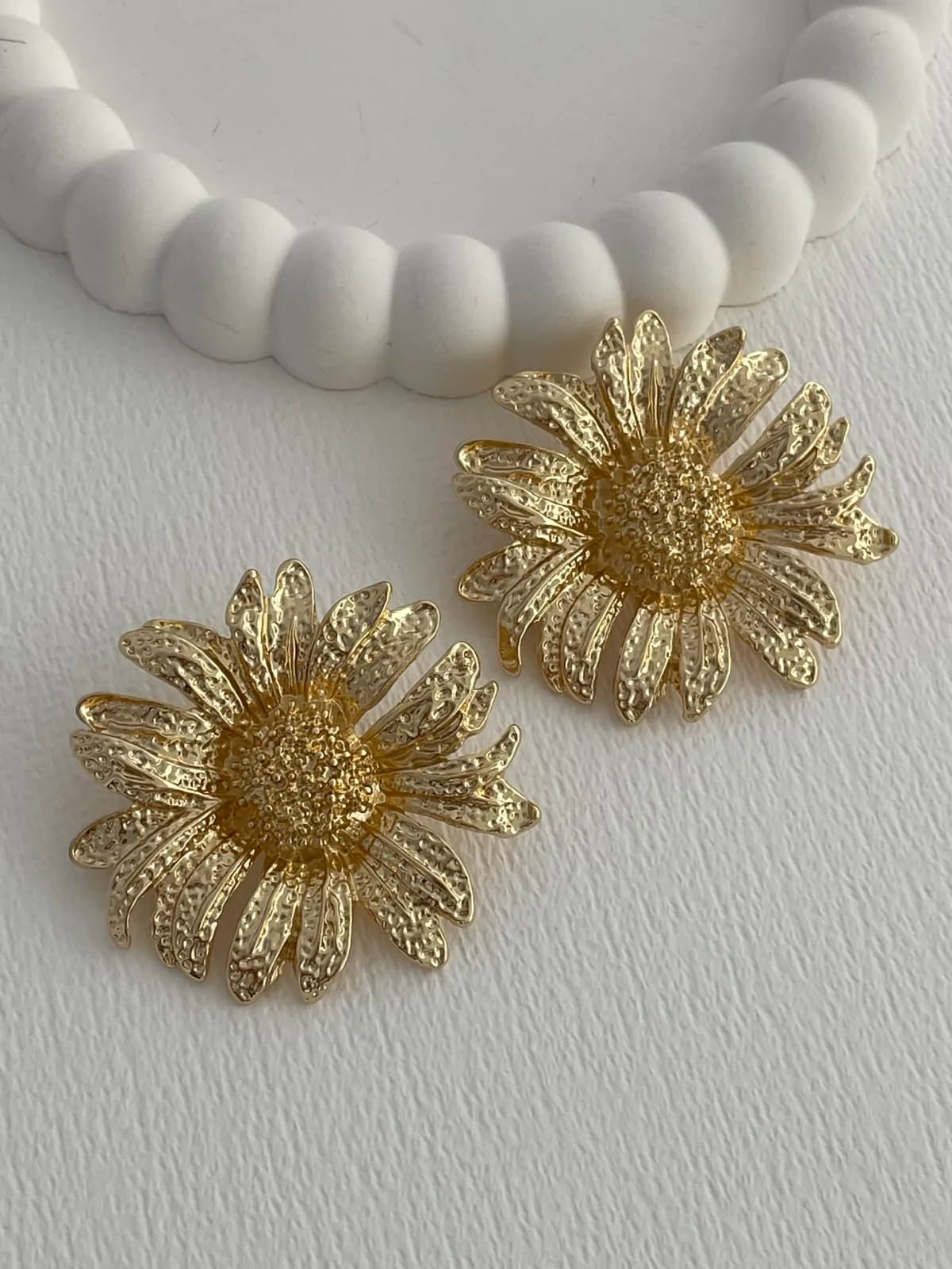 Özel Seri Büyük Papatya Tasarım Gold Küpe