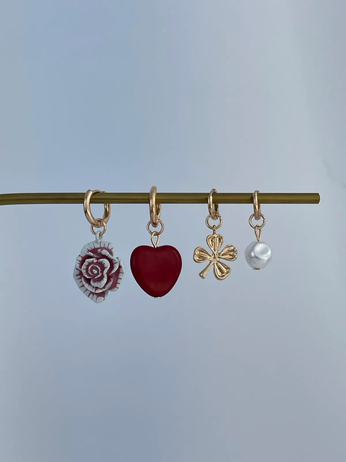 Özel Seri ZR Model Kalp &amp; Gül Tasarım Gold Küpe Seti