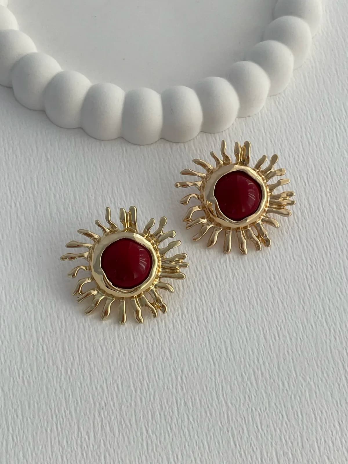 Özel Seri Bordo Kemik Detay Güneş Tasarım Gold Küpe