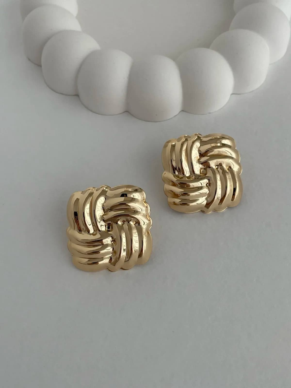 Özel Seri Tırtık Desen Kare Gold Küpe