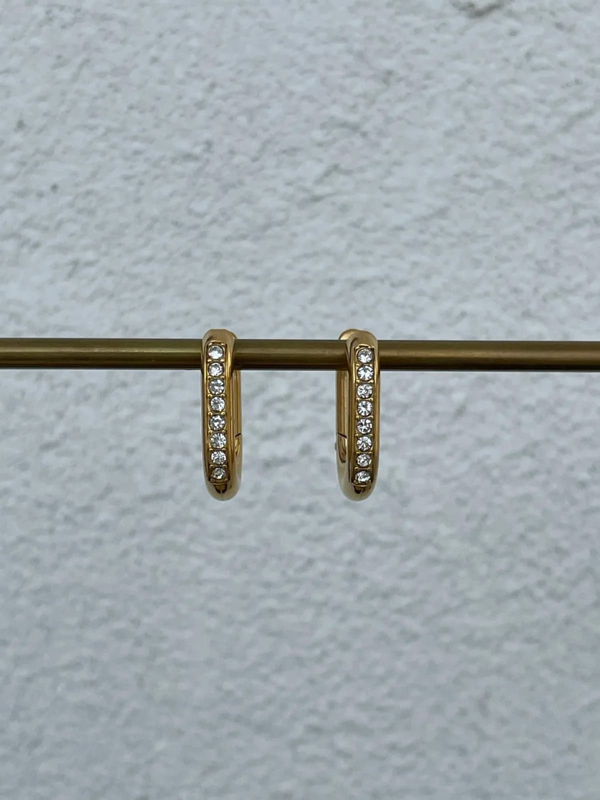 Çelik Zirkon Taşlı Dikdörtgen Tasarım Gold Küpe