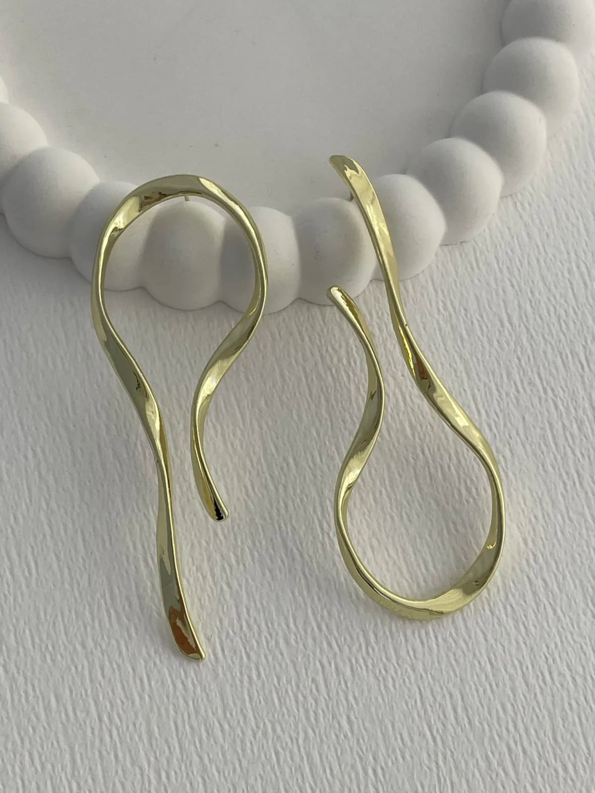 Özel Seri Kıvrım Tasarım Gold Maksi Boy Küpe