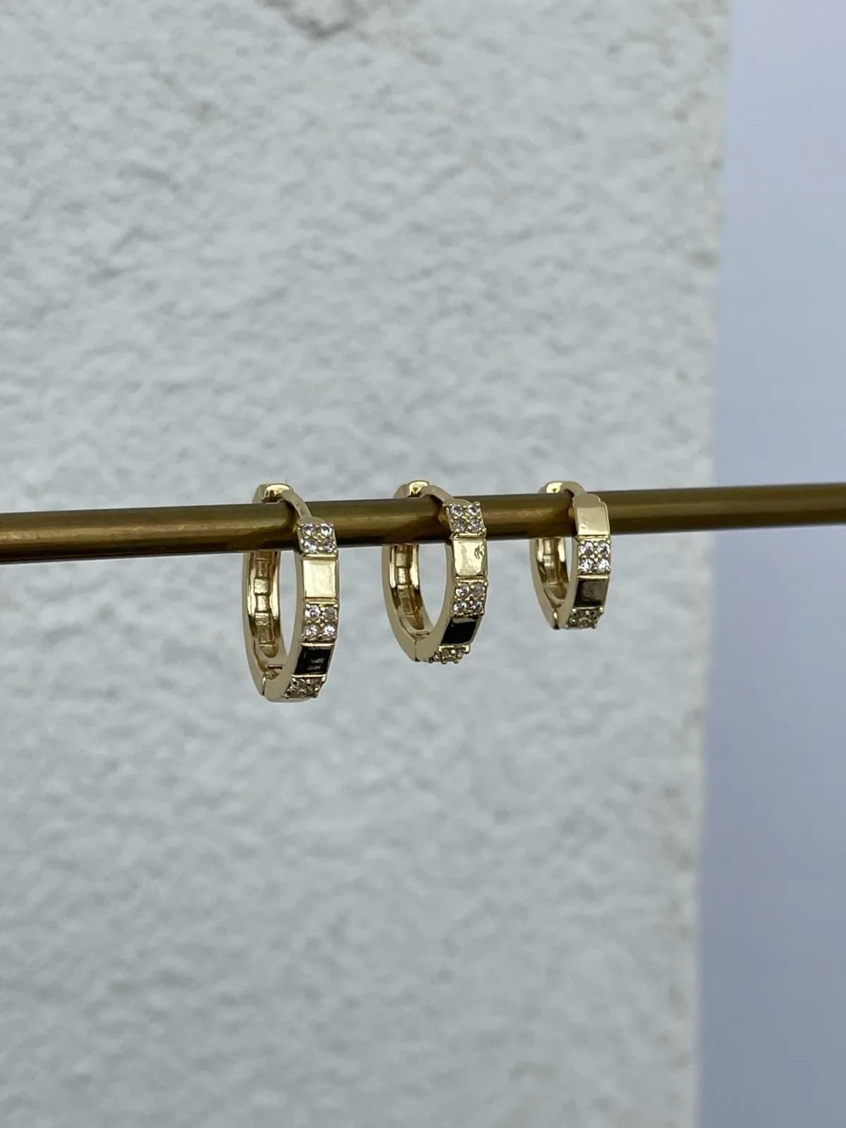 Özel Seri Zirkon Taşlı Üçlü Halka Gold Küpe Seti