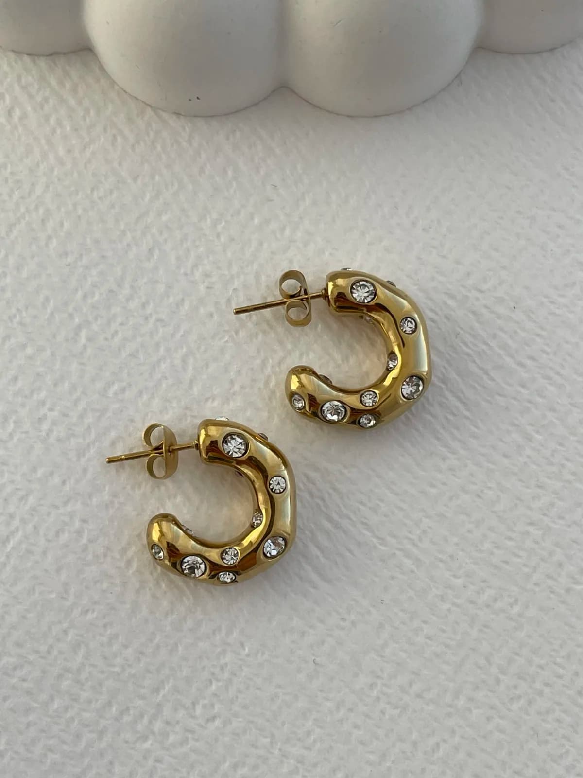 Çelik Zirkon Taşlı Soyut Tasarım Gold Halka Küpe