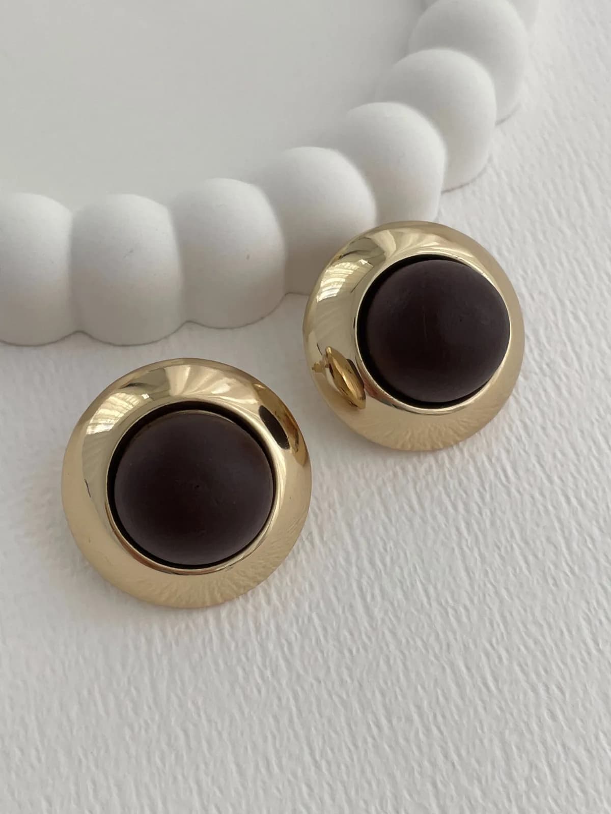 Özel Seri Kahverengi Ahşap Top Detay Gold Küpe