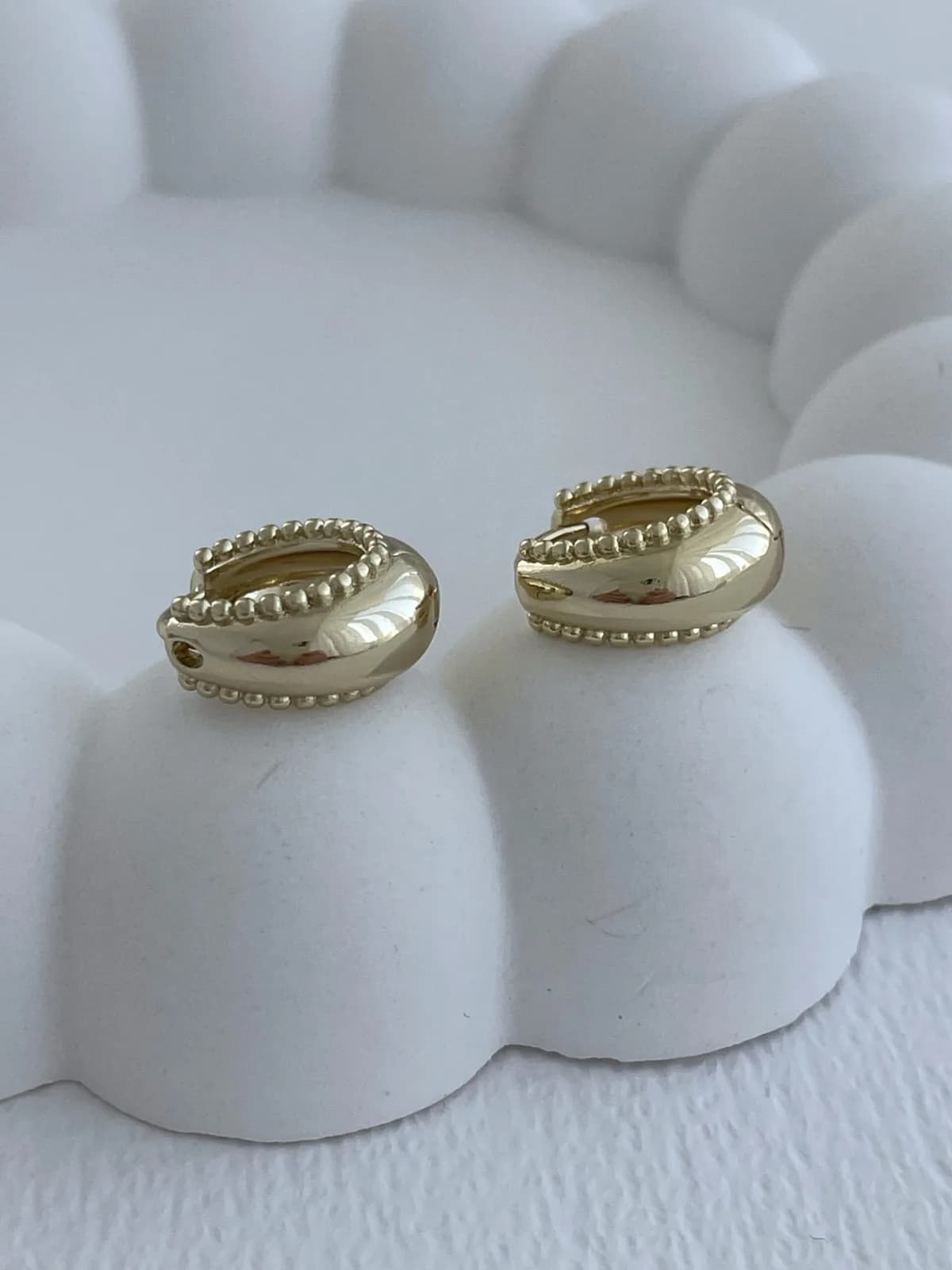 Özel Seri Kenarları Top Detay Gold Küçük Halka Küpe