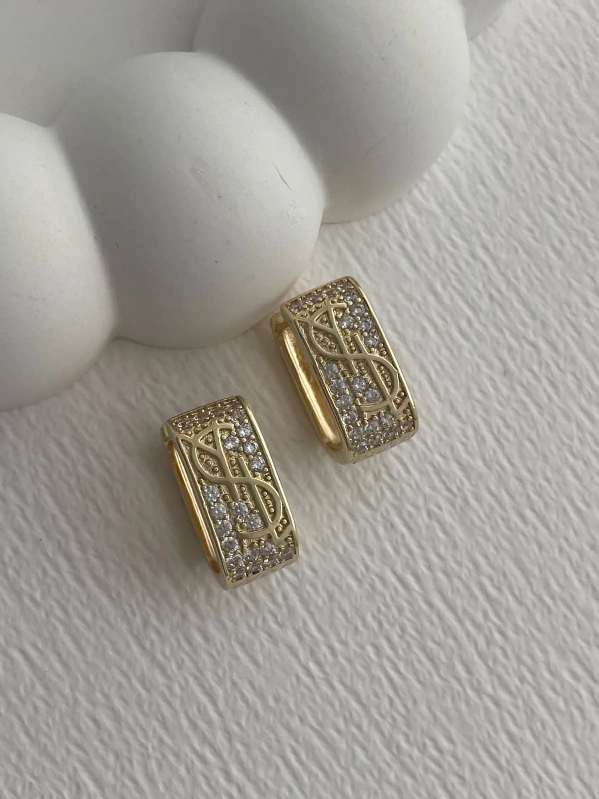 Özel Seri Marka Model Zirkon Taşlı Kare Gold Küpe