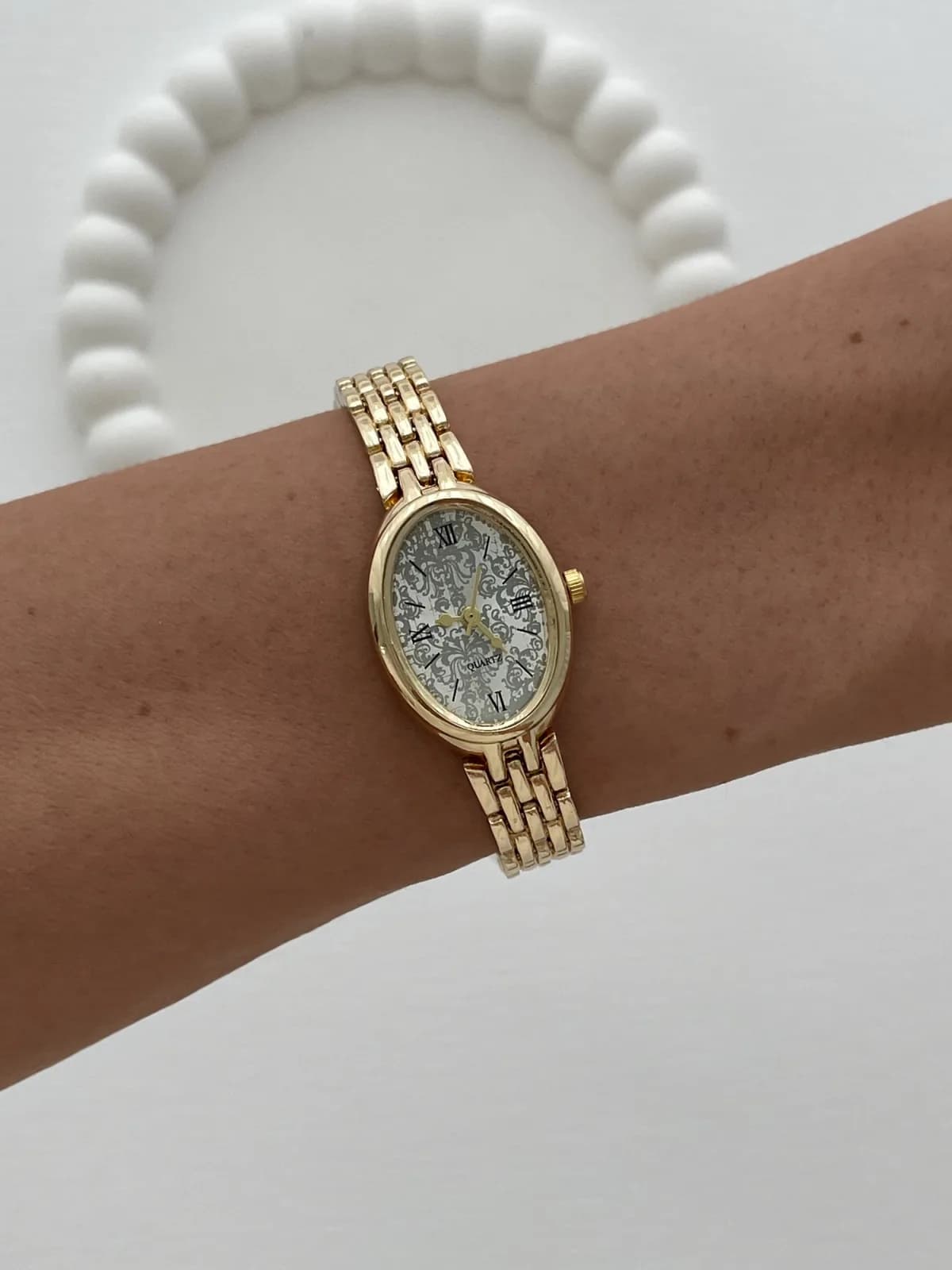 Oval Tasarım Kadranı Beyaz Gold Vintage Saat