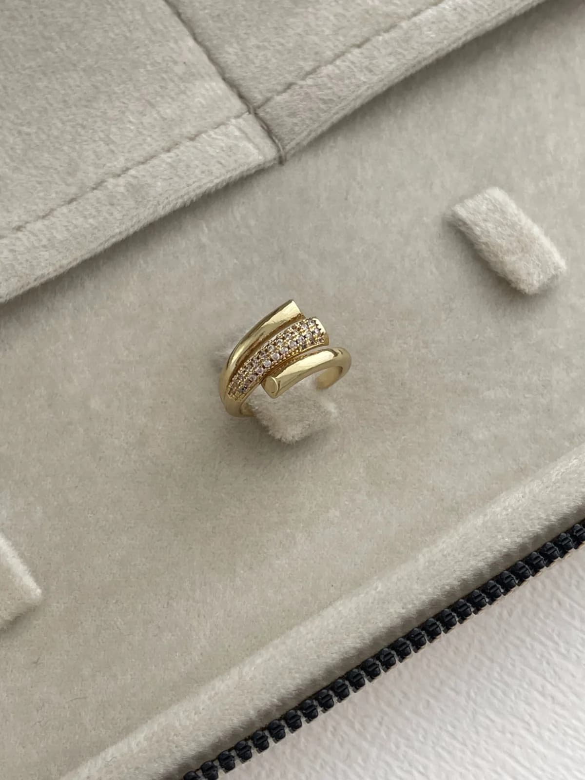 Özel Seri Zirkon Taşlı Üçlü Şerit Tasarım Ayarlanabilir Gold Yüzük