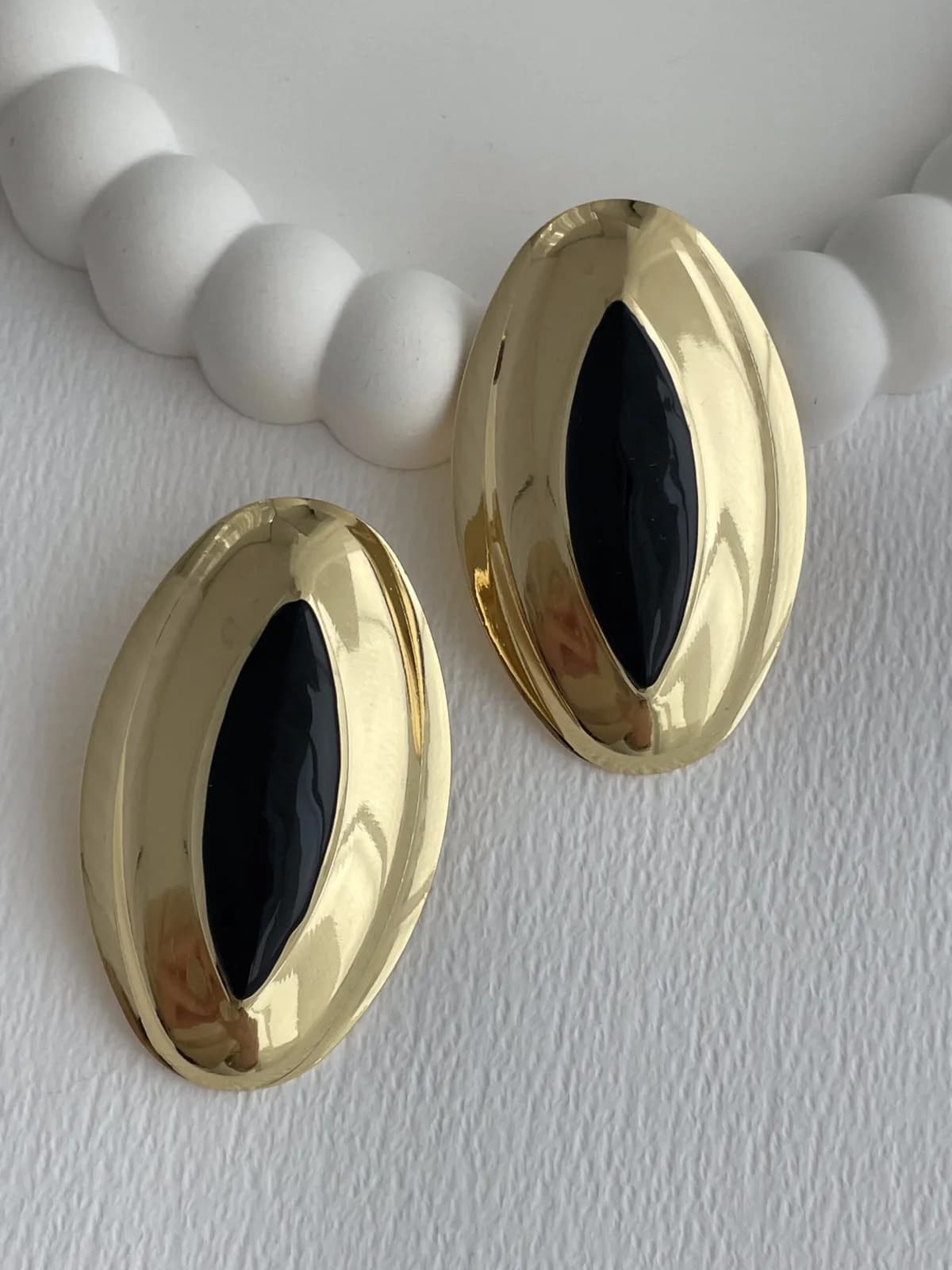 Özel Seri Siyah Mineli Oval Tasarım Gold Küpe